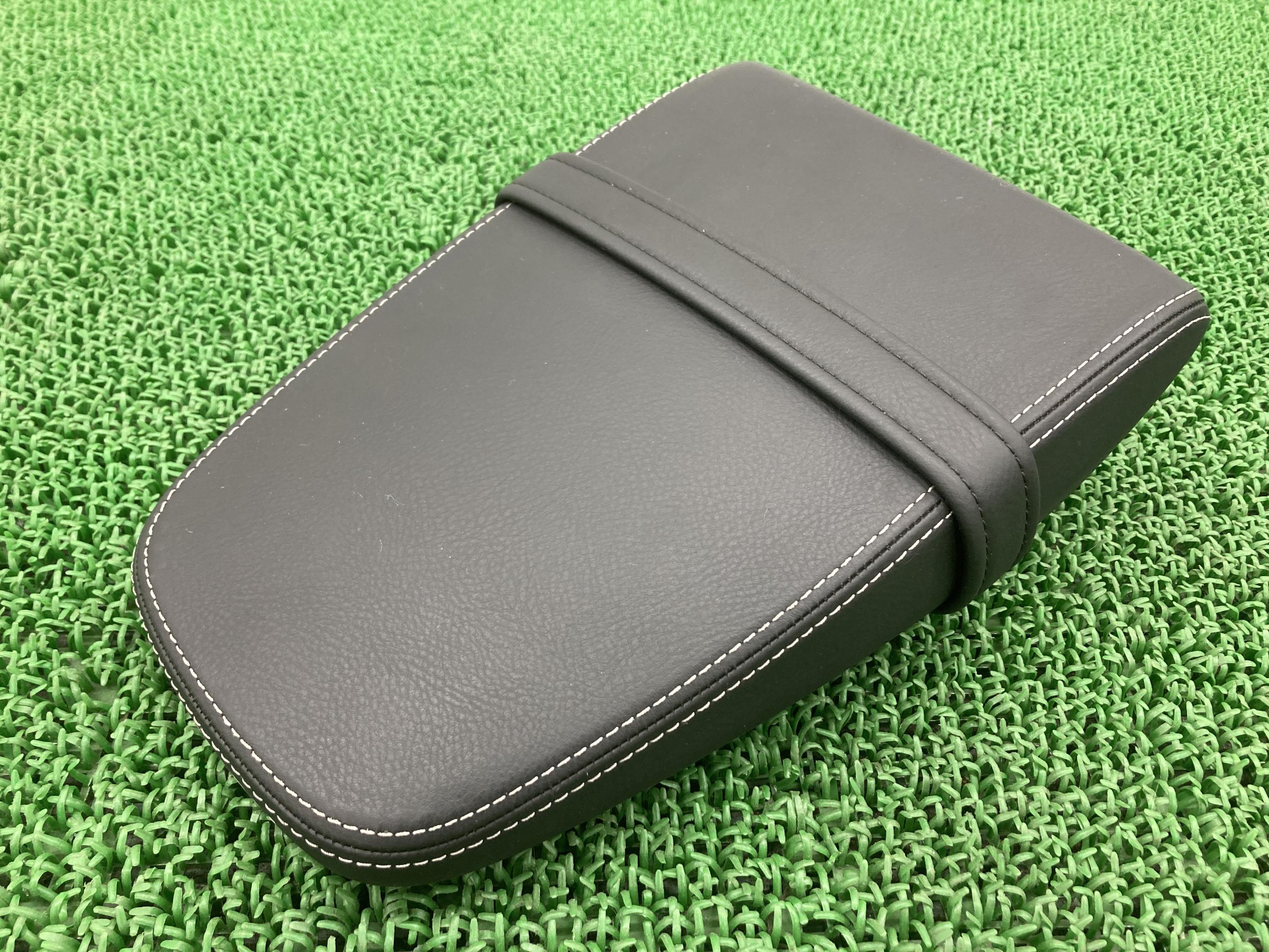 ロケット3R タンデムシート SMTYBG11J5MAH0*** トライアンフ(TRIUMPH) 純正 バイク 部品 2021年式外し ..