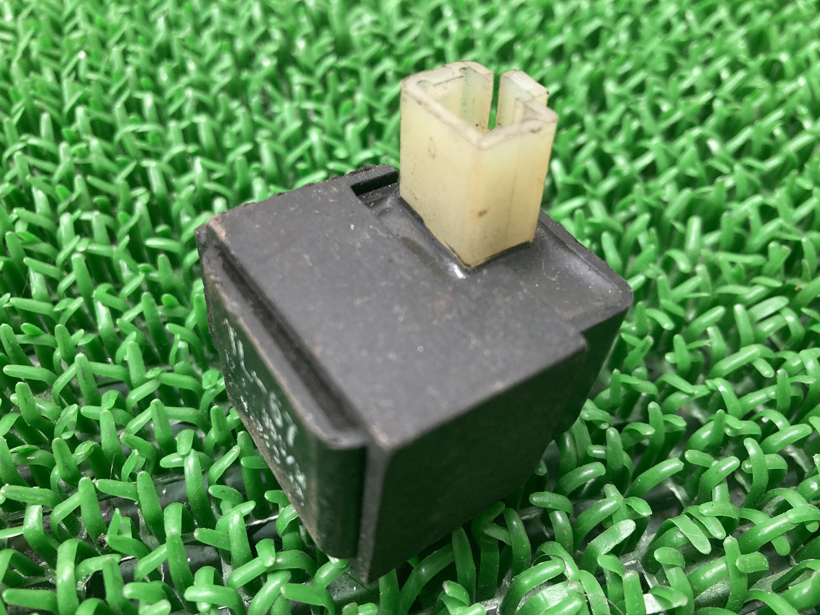 GSX250Sカタナ ウインカーリレー TL-67 スズキ 純正 バイク 部品 ウィンカーリレー 機能的問題なし そ..