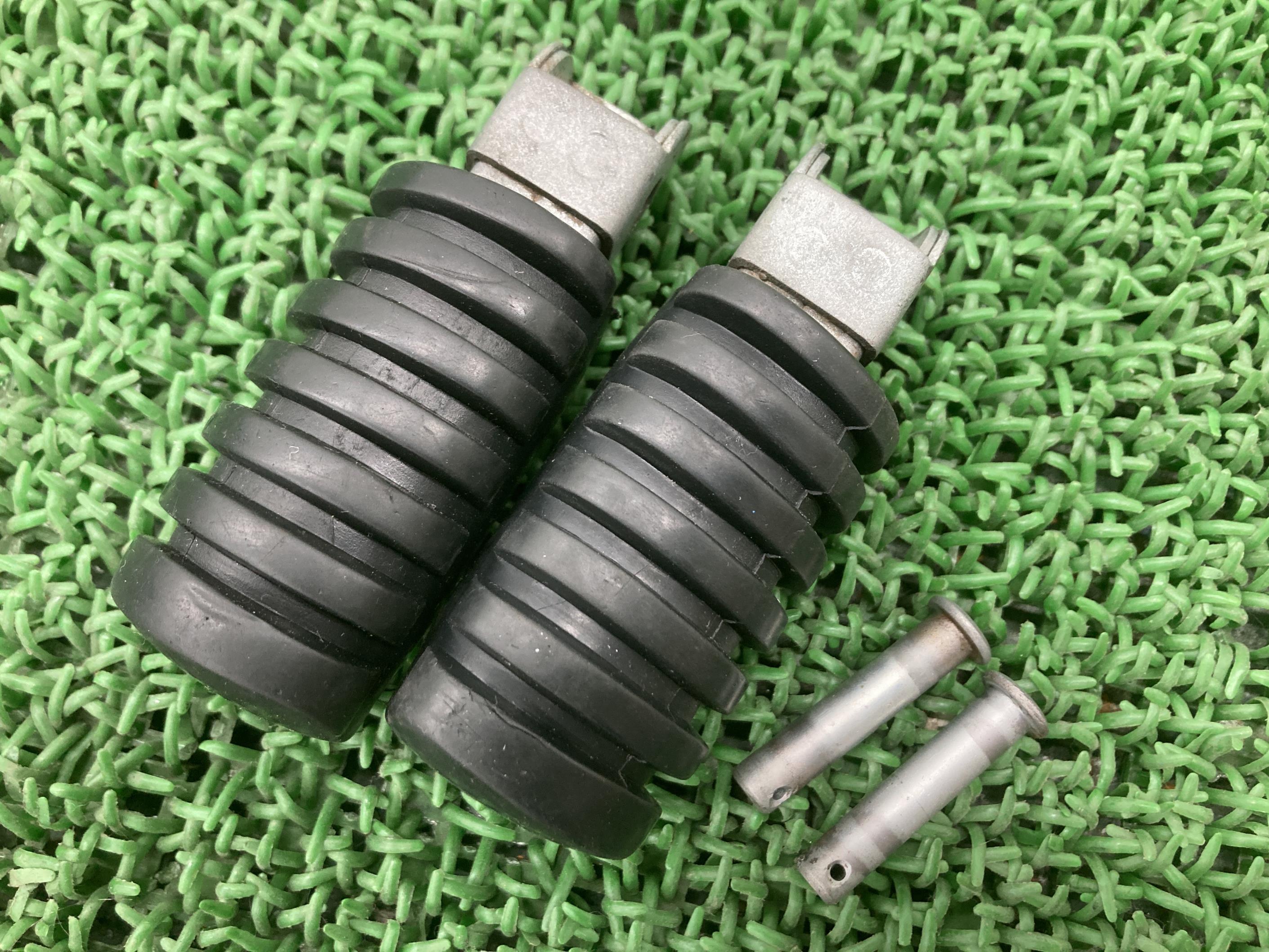 GT50-2I ステップペグ 左右 FT1-555*** ヤマハ 純正 バイク 部品 FT1 ミニトレ 当時物 修復素材に 曲がり無し 品薄 車検 Genuin...