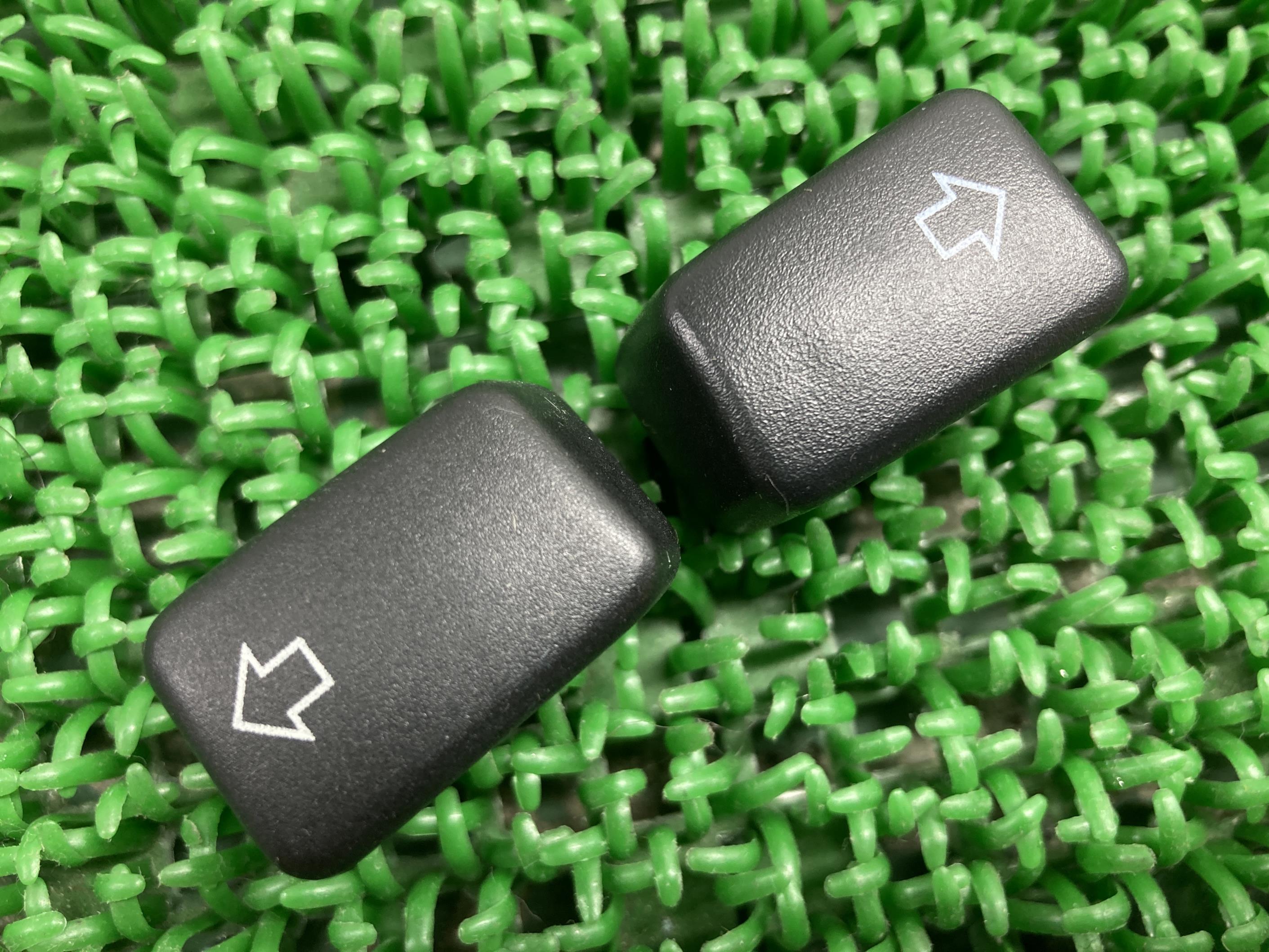 FXDLS1800ハンドルスイッチ左右ハーレー純正バイク部品ダイナローライダーSスイッチカップスコンディション良好割れ欠け無し車検Genuine【中古】 35