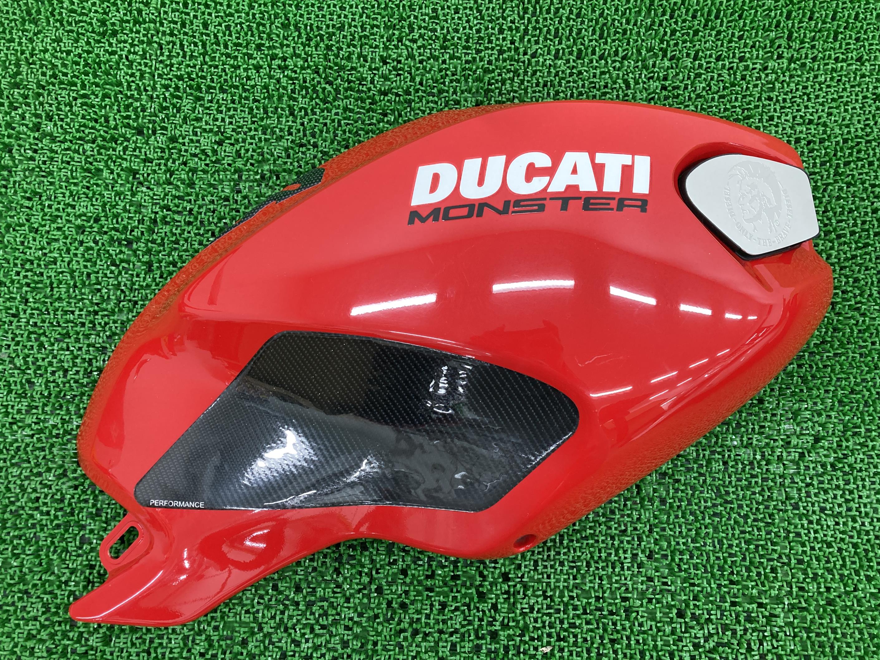 M696 M796 M1100 タンクカバー 右 赤 ドゥカティ 純正 バイク 部品 モンスター MONSTER 割れ欠け無し 品薄 車検 Genuine 【中古】 61