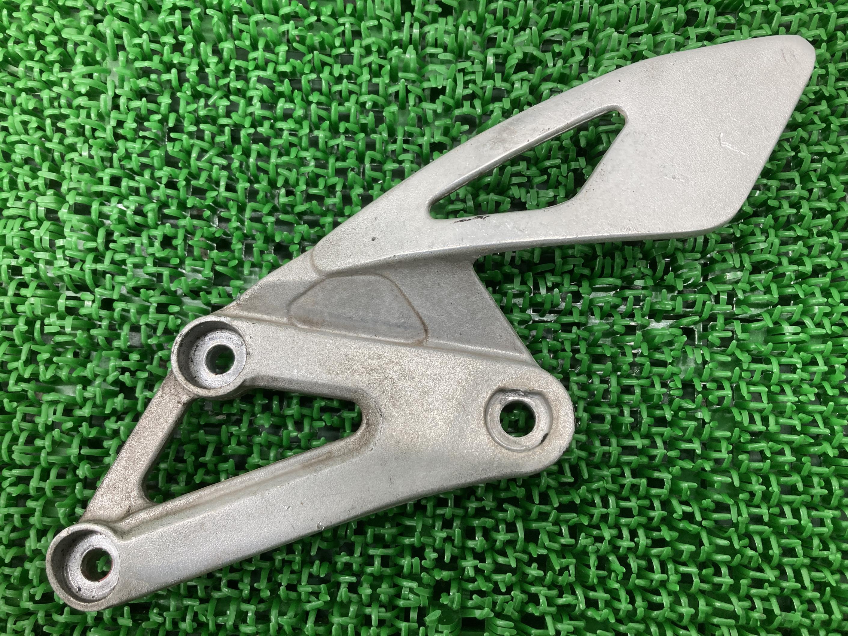 TZR250ステップホルダー左ヤマハ純正バイク部品3MA当時物曲がり無し品薄希少品車検Genuine【中古】 82