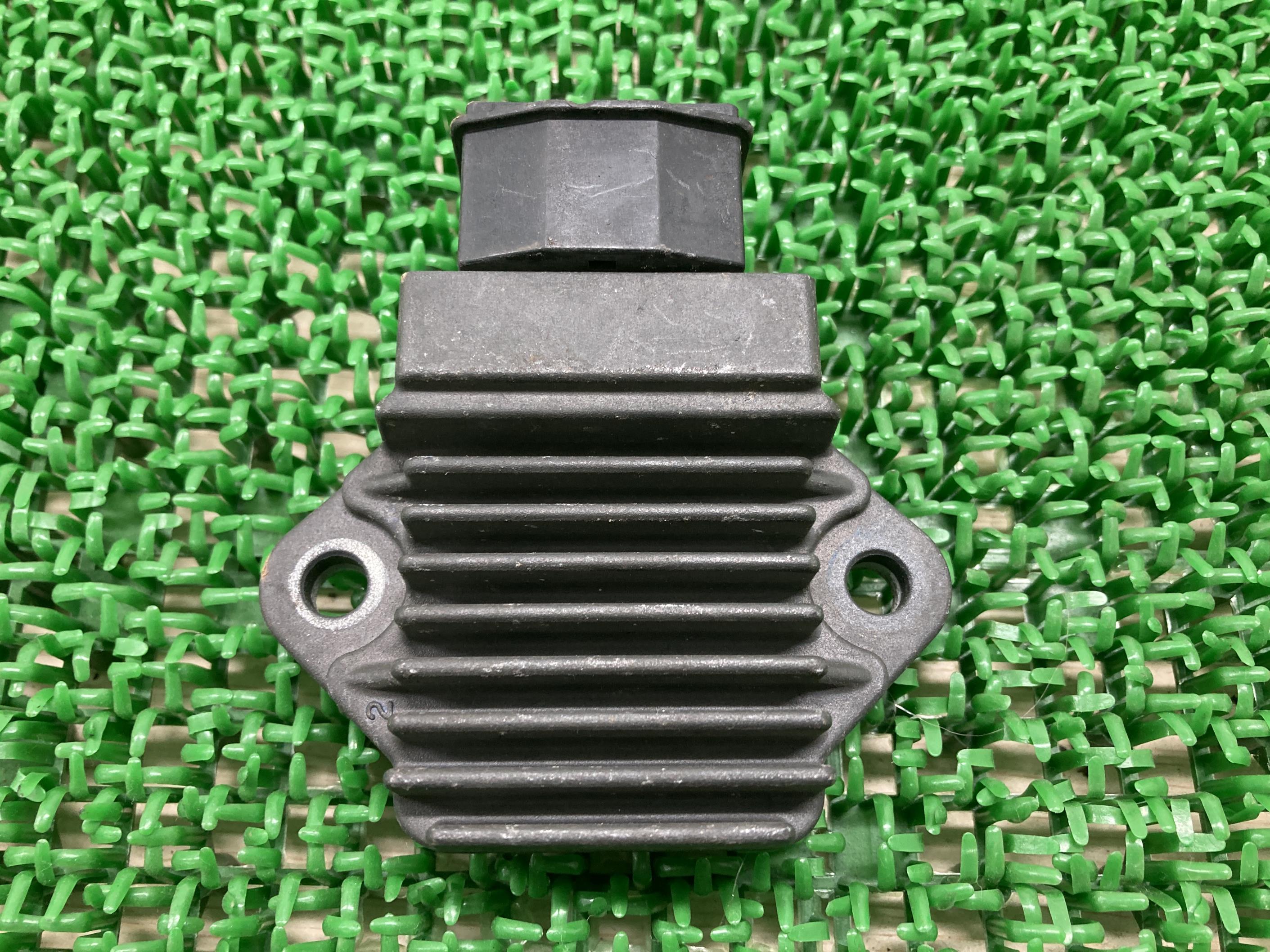 CB400SF レギュレター ホンダ 純正 バイク 部品 NC31 レギュレーター レクチファイアー 機能的問題なし 希少品 車検 Genuine 【中古】 Qr