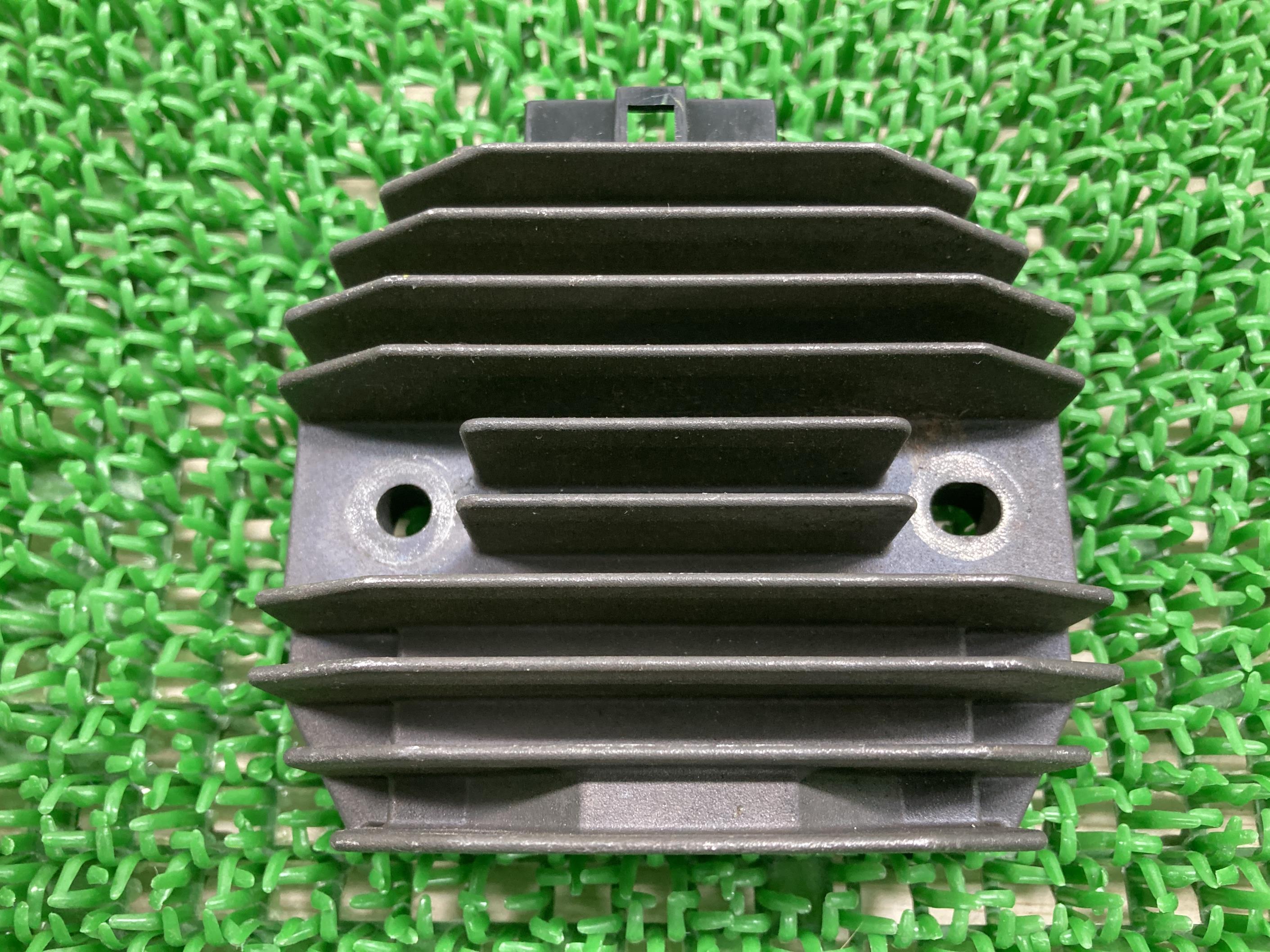 T-MAX レギュレター ヤマハ 純正 バイク 部品 レギュレーター レクチファイアー FZ600フェザー 機能的問題なし 車検 Genuine 【中古】 mG