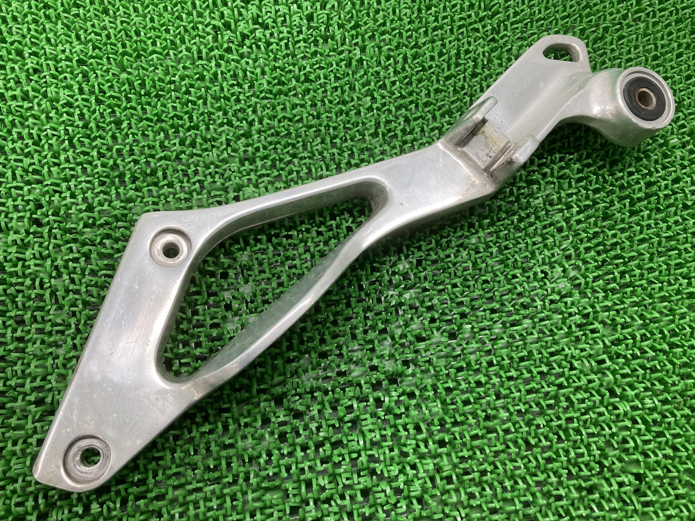 TDM850 ステッププレート 左 ヤマハ 純正 バイク 部品 4EP RN03J ステップホルダー 曲がり無し 品薄 車検 Genuine 【中古】 15