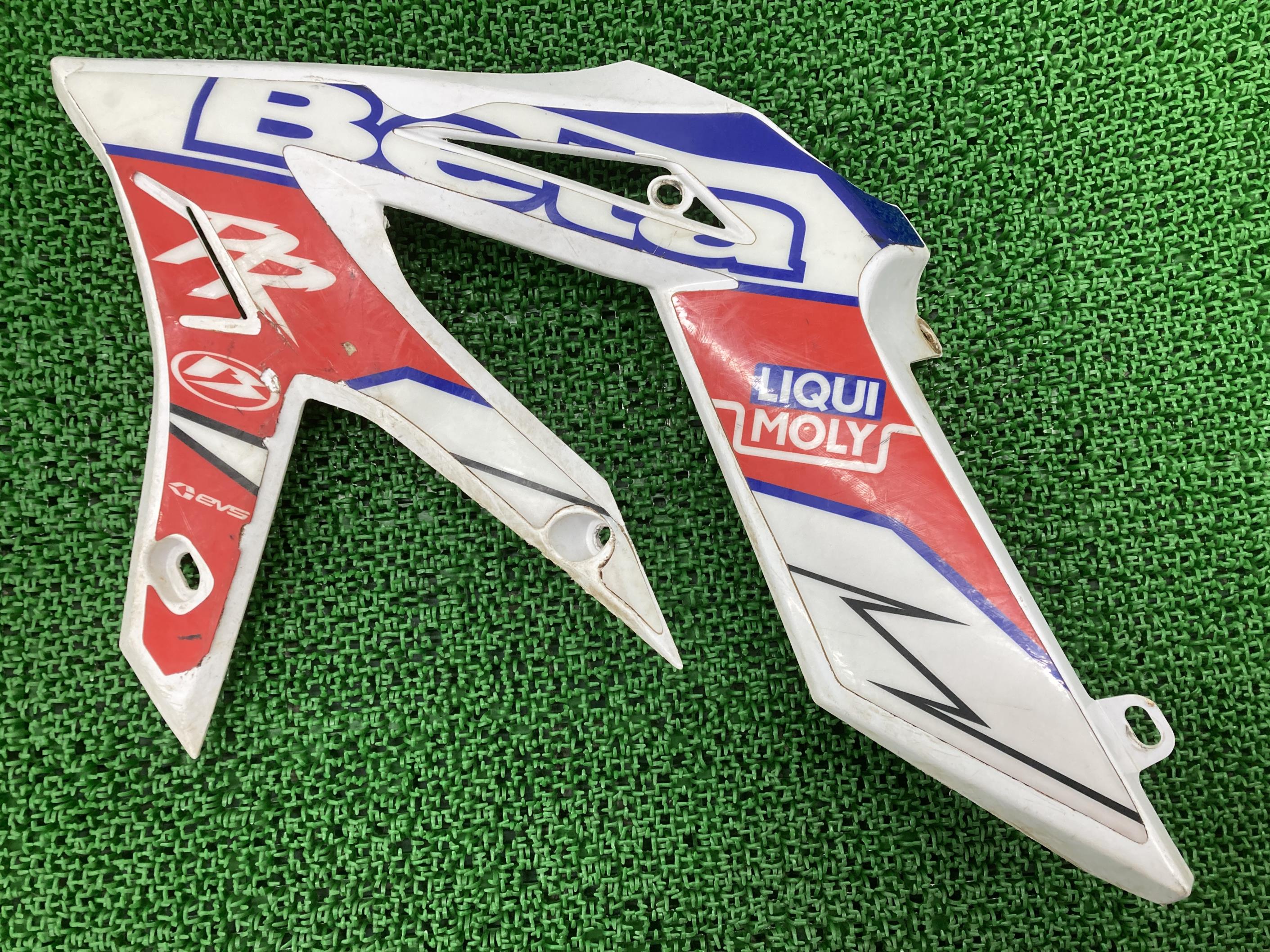 X-TRAINER シュラウド 左 白 Beta 純正 バイク 部品 ベータ クロストレイナー ラジエターシュラウド ペイント素材に 割れ欠け無し 車検 Genuine 【中古】 31