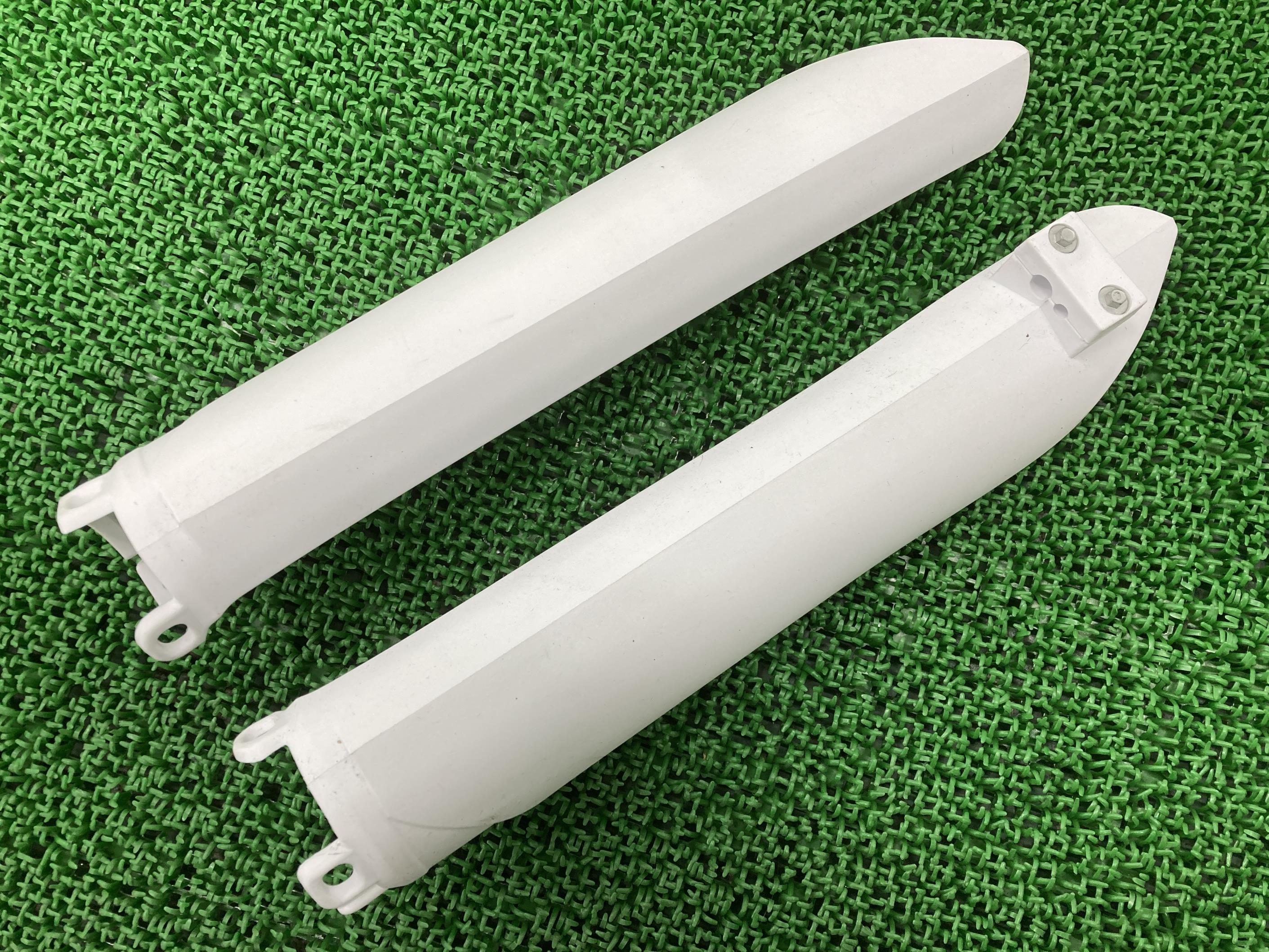 X-TRAINER フロントフォークガード 左右 白 Beta 純正 バイク 部品 ベータ クロストレイナー フォークカバー 綺麗 車検 Genuine 【中古】 26