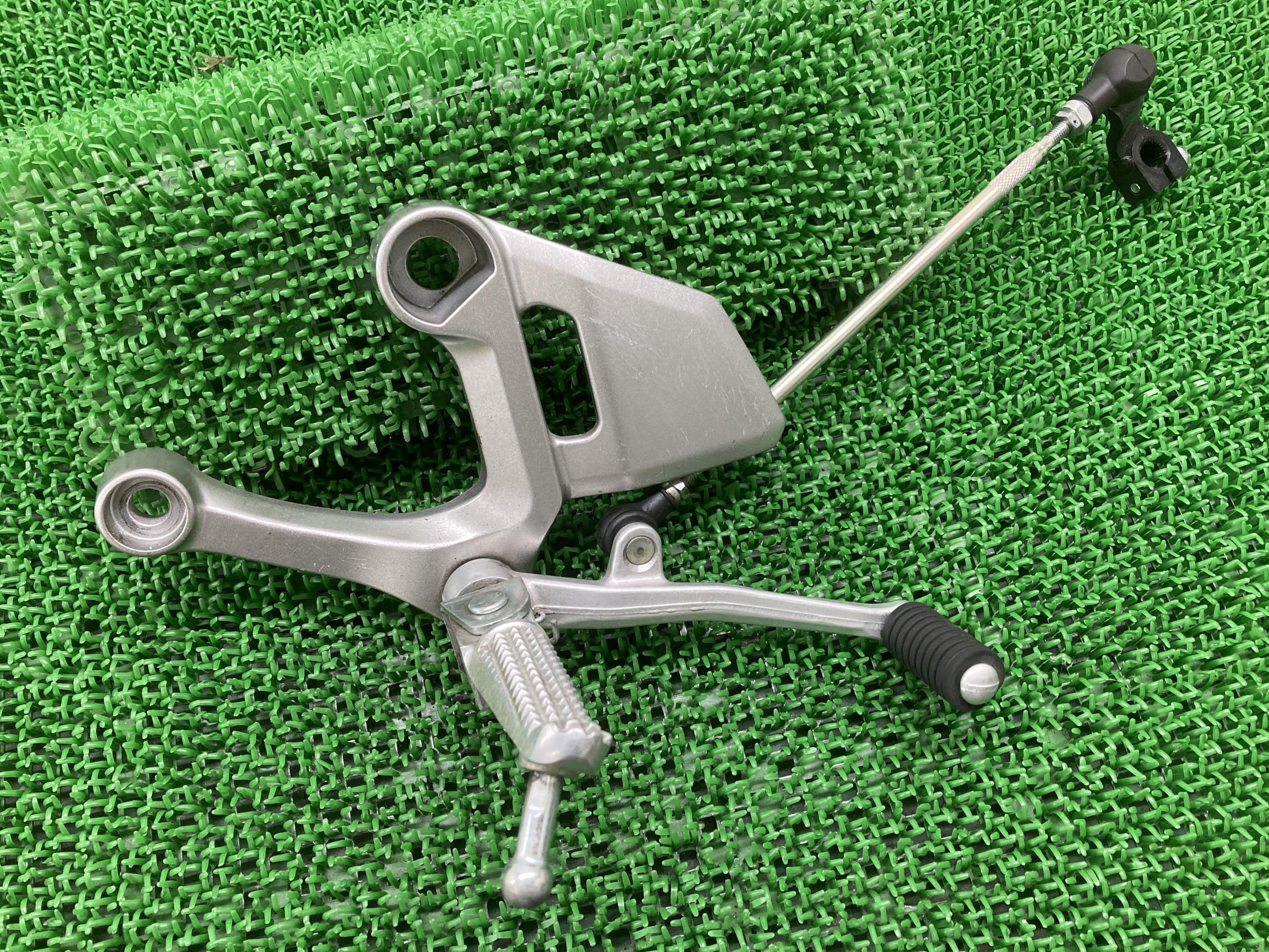 XSR900 ステップ 左 ヤマハ 純正 バイク 部品 RN34J シフトペダル MT-09にも コケキズ無し 品薄 車検 Genuine 【中古】 43