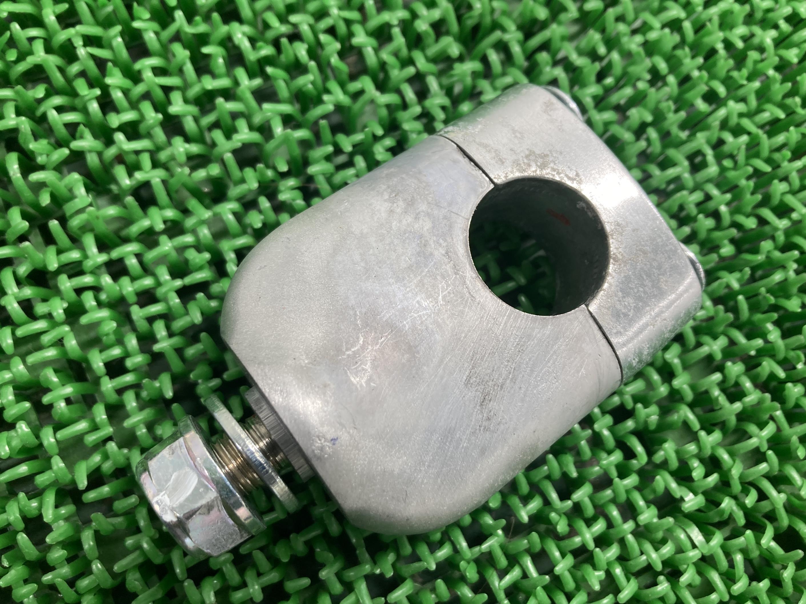 PCX125 ハンドルポスト 片側 ホンダ 純正 バイク 部品 JF56 ハンドルクランプ 曲がり無し 希少品 品薄 車検 Genuine 【中古】 Jh