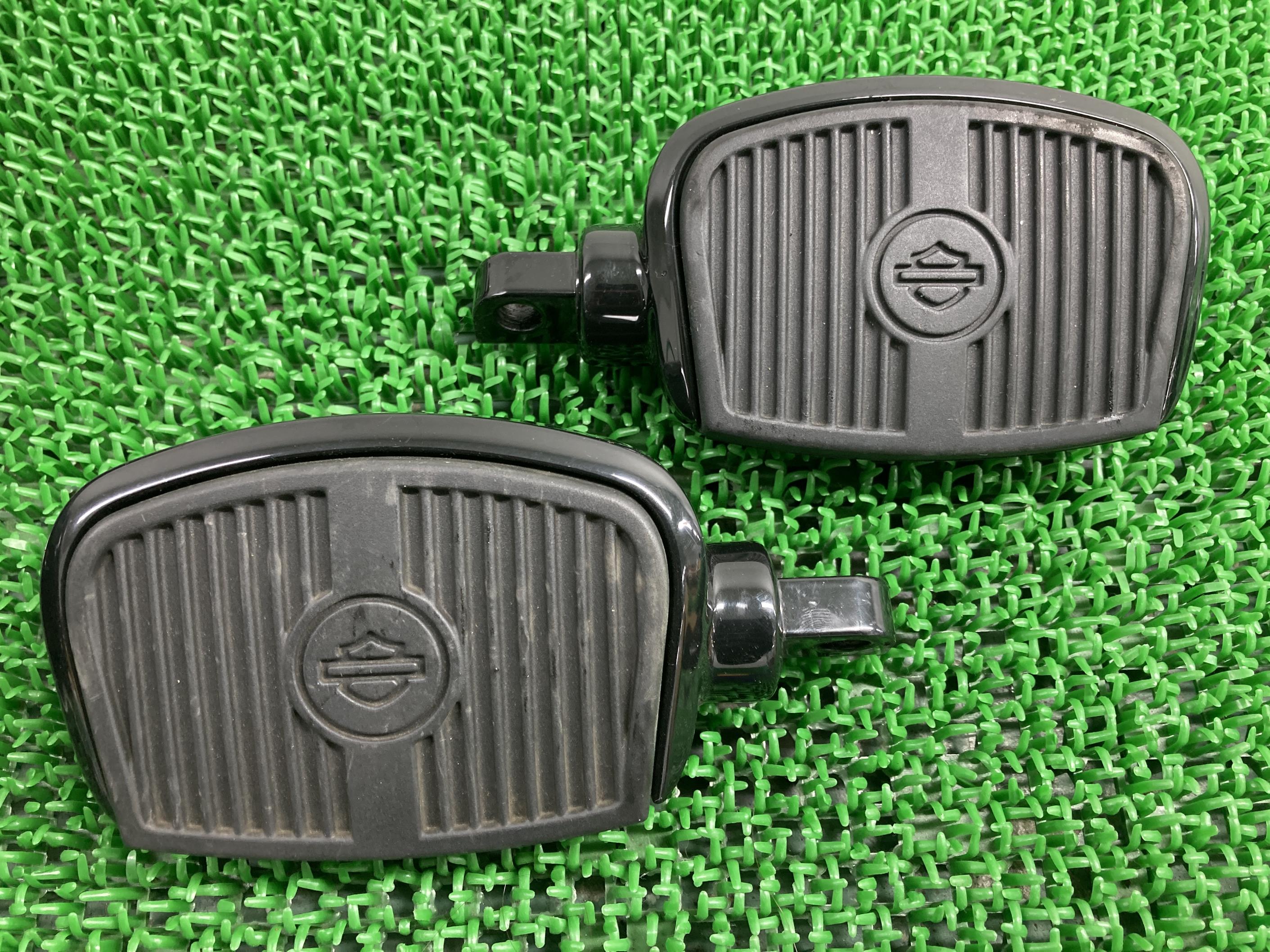 FLTRXS1870 ステップペグ 左右 5HD1KTP50LB661*** ハーレー 純正 バイク 部品 2020年式外し ツーリング ミニフットボード 3イ...