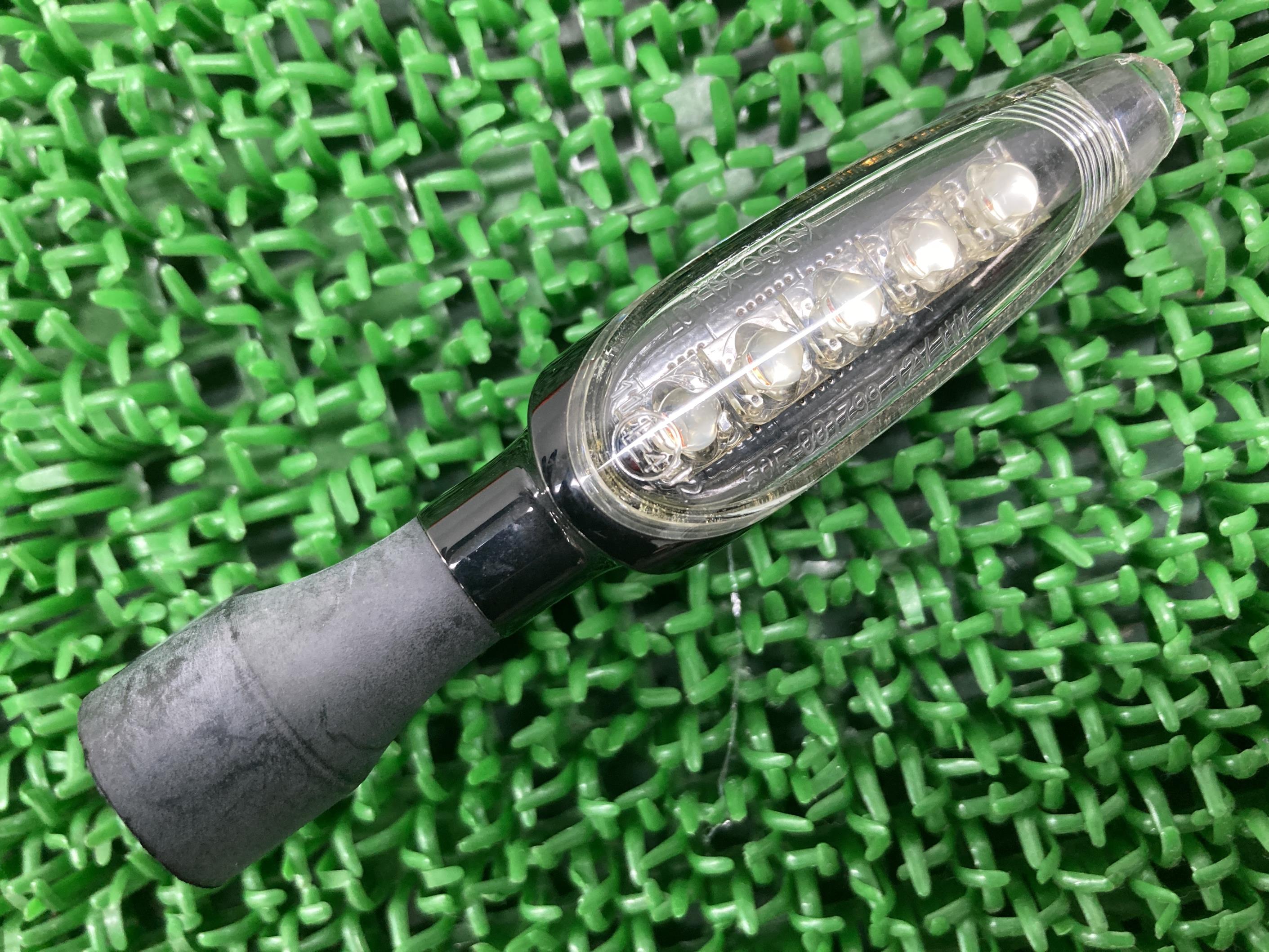 デイトナ675R ウインカー 片側 トライアンフ(TRIUMPH) 純正 バイク 部品 トライアンフ オプション LED 修復素材に 割れ欠け無し 車検 Genuine 【中古】