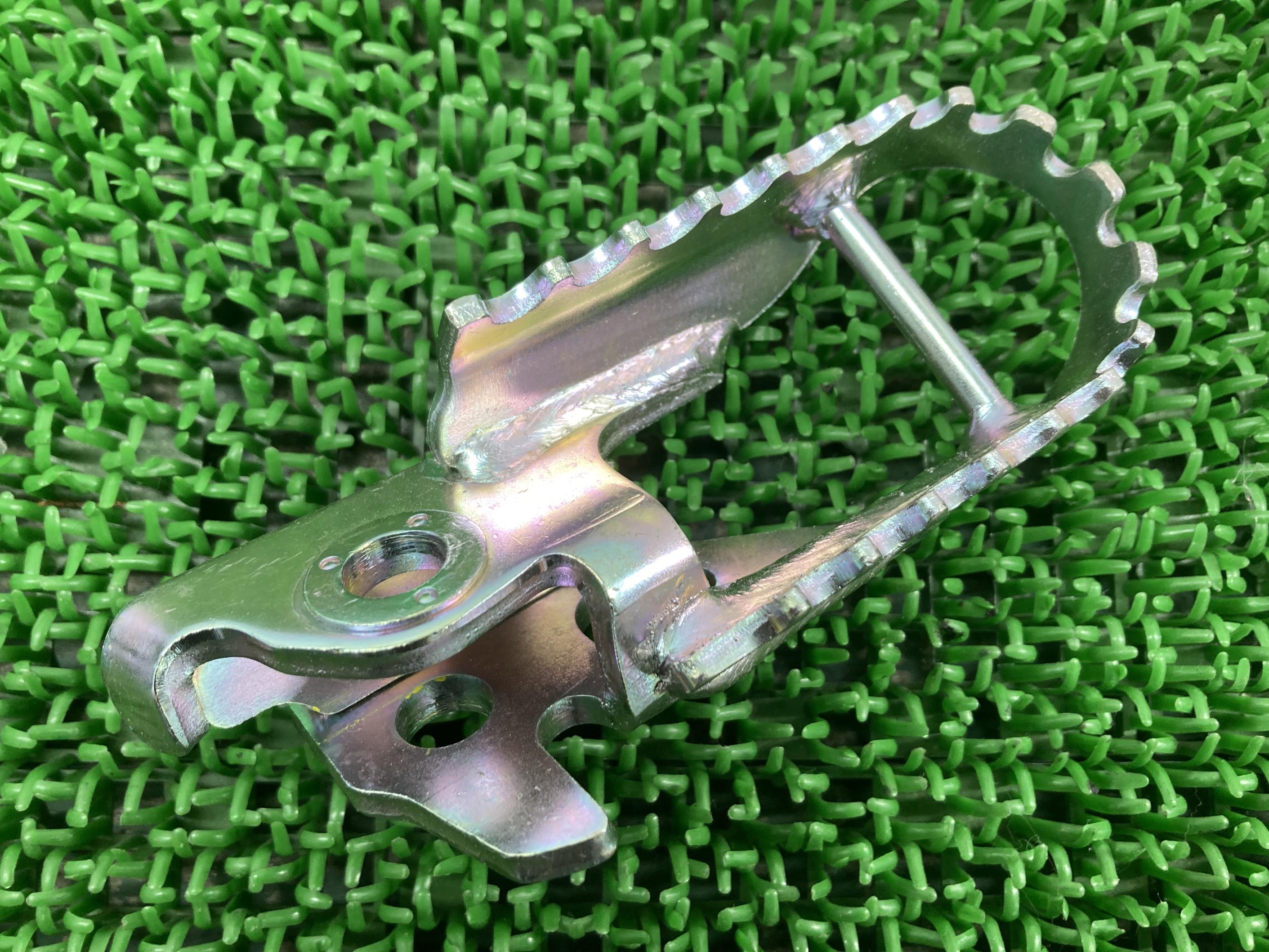 CRF250L ステップペグ 右 ホンダ 純正 バイク 部品 MD38 MD44 メインステップ コンディション良好 曲がり無し 車検 Genuine 【中古】...