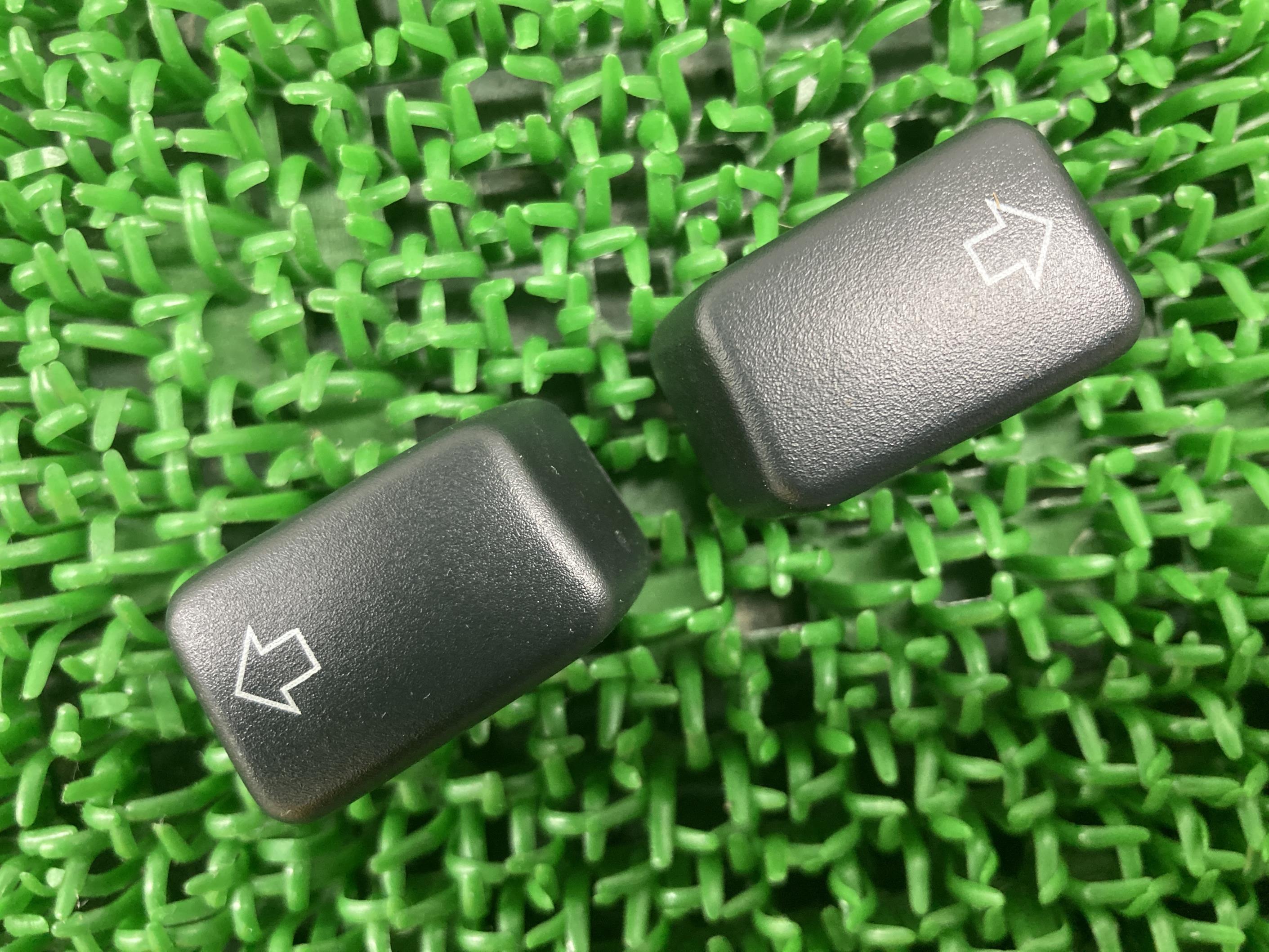 FXDLS1800ハンドルスイッチ左右ハーレー純正バイク部品ダイナローライダーSスイッチカップスコンディション良好割れ欠け無し車検Genuine【中古】 26