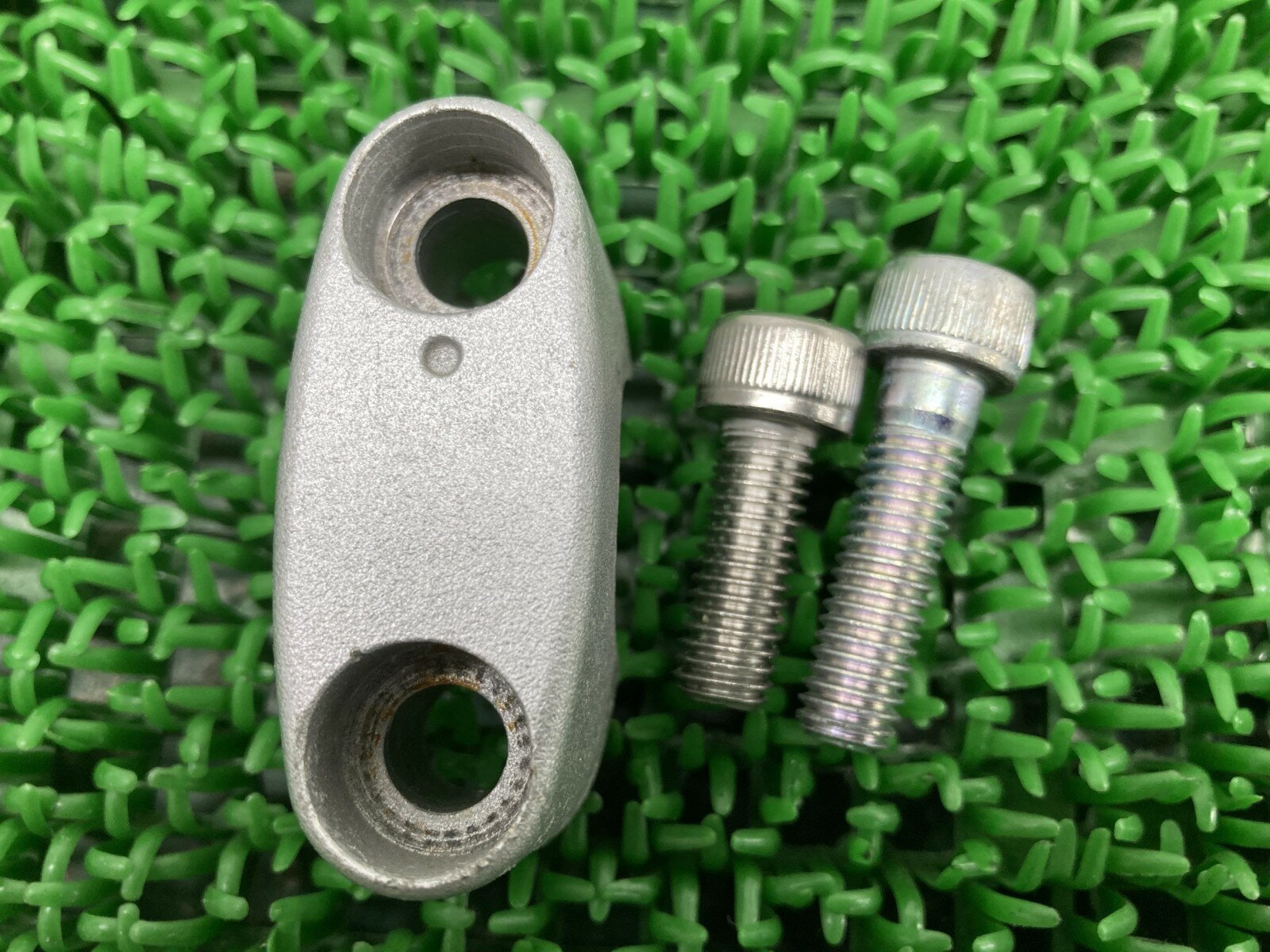 CB400SF ハンドルポスト 片側 ホンダ 純正 バイク 部品 NC39 NC42 ハンドルクランプ 曲がり無し 希少品 品薄 車検 Genuine 【中古】...