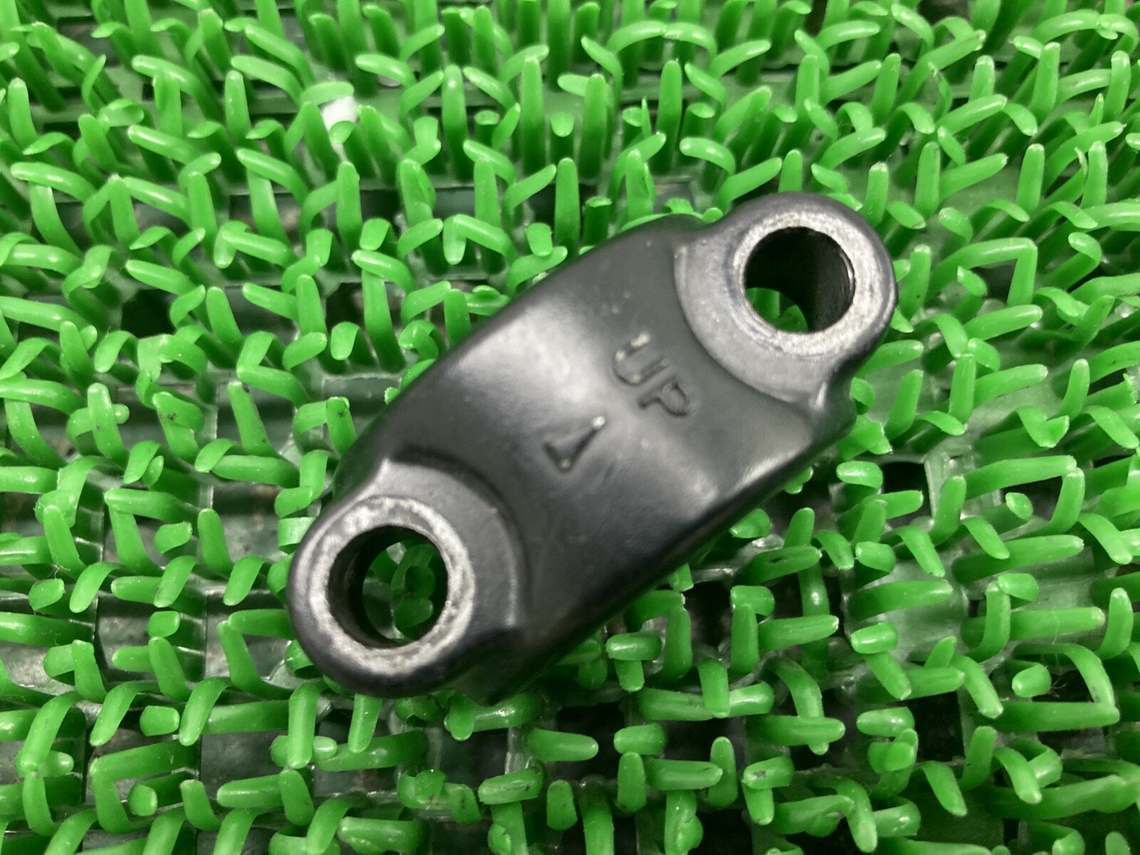 CB400SF ハンドルクランプ 片側 ホンダ 純正 バイク 部品 NC39 NC42 マスターシリンダークランプ 曲がり無し 希少品 品薄 車検 Genuin...