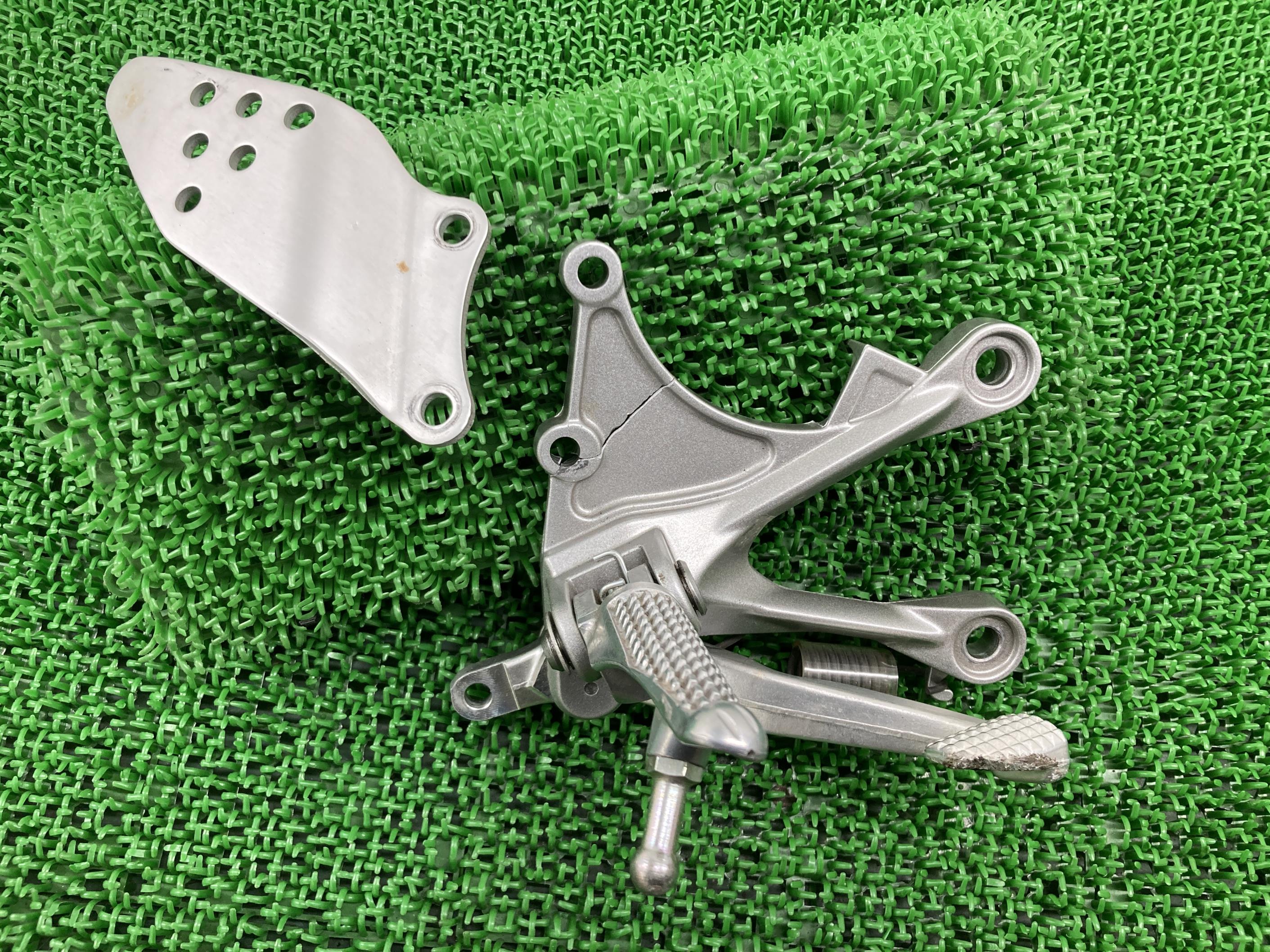 ZX-6R ステップ 右 ZX636C-031*** カワサキ 純正 バイク 部品 2006年式外し ZX636C ブレーキペダル 修復素材に 曲がり無し 車検...