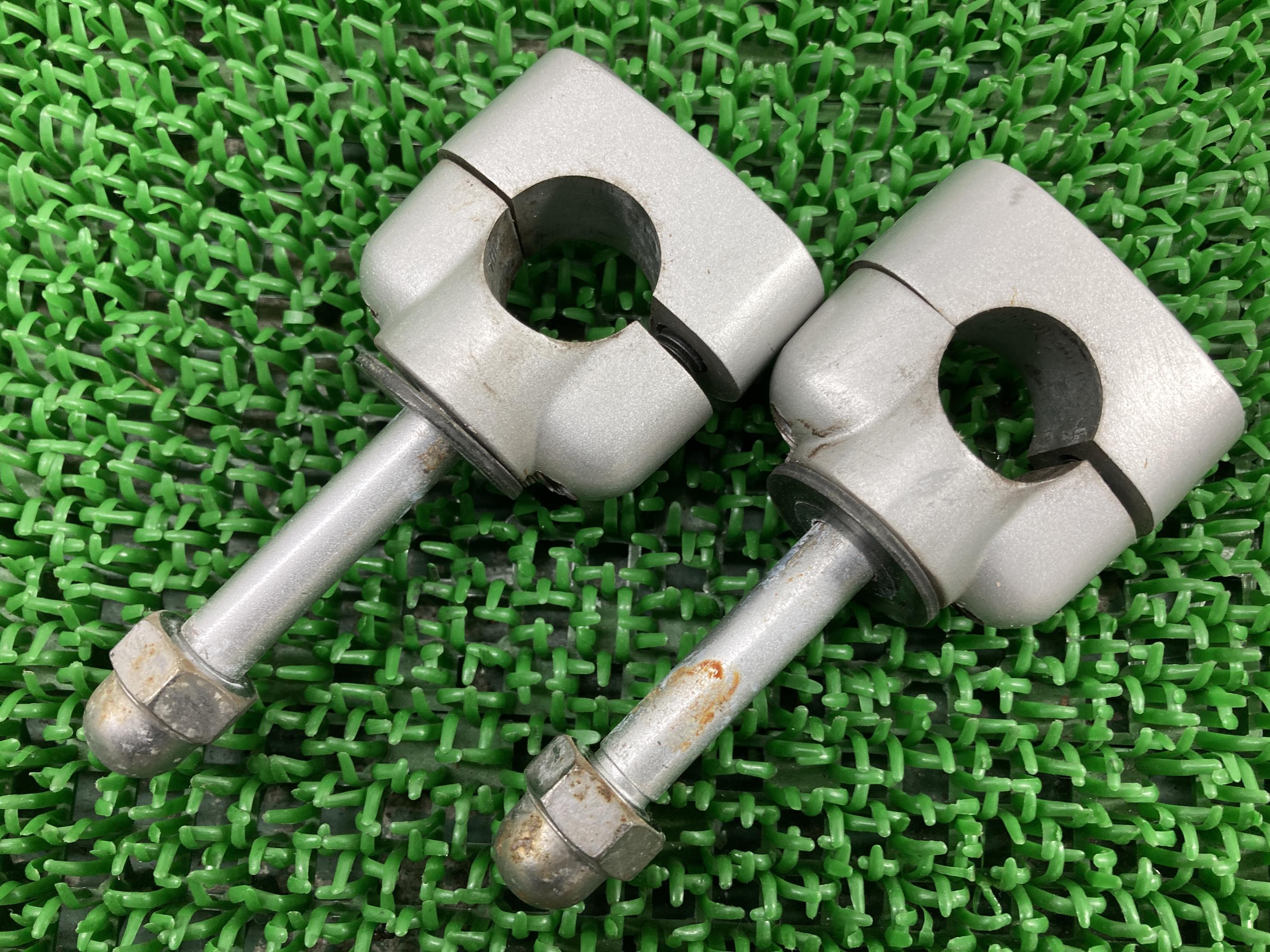 ドラッグスター250ハンドルポスト左右ヤマハ純正バイク部品VG02Jハンドルクランプ曲がり無し品薄希少品車検Genuine【中古】 74