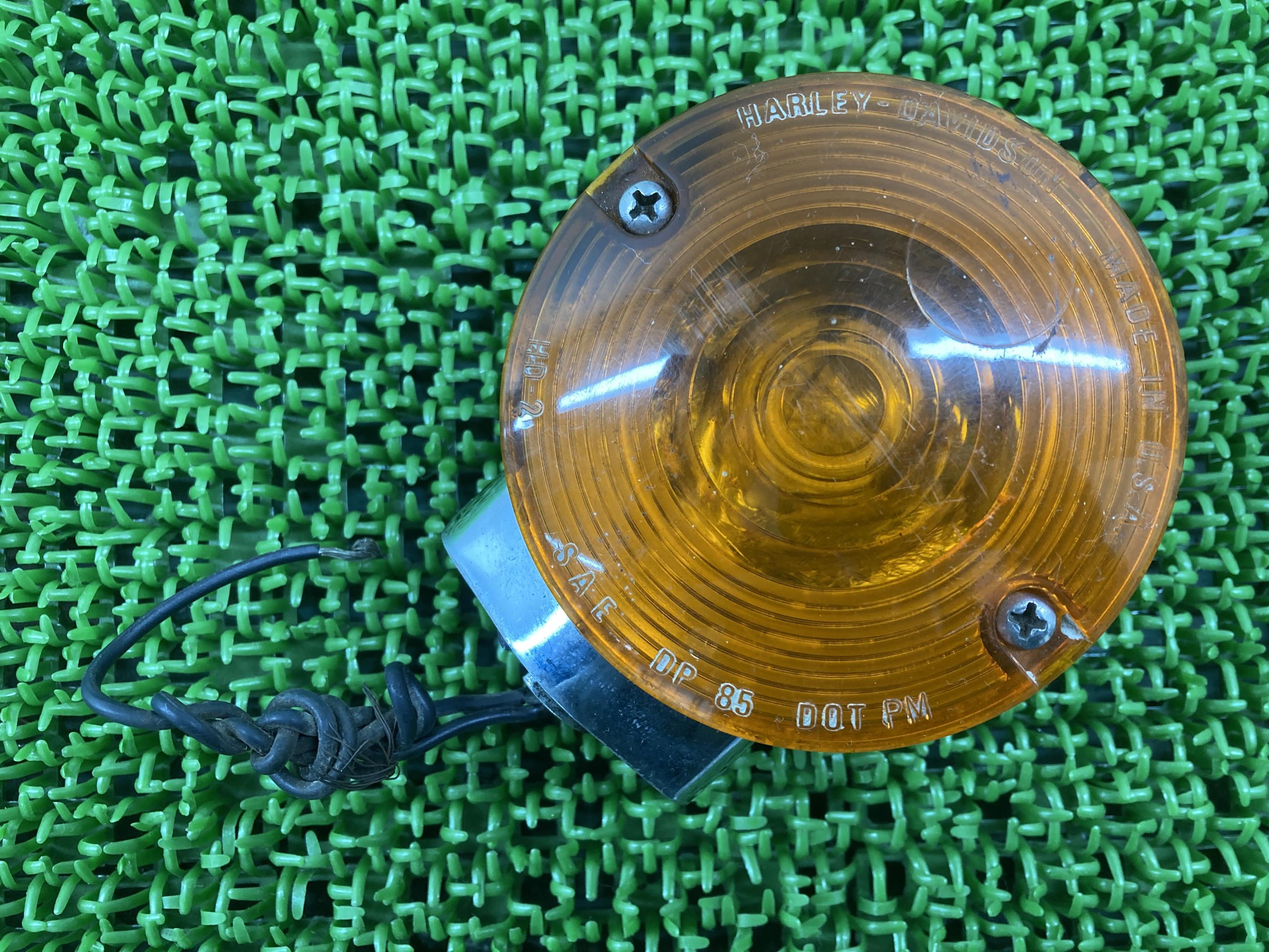 FLSTC リアウインカー 片側 ハーレー 純正 バイク 部品 ツーリング ソフテイル 修復素材に 割れ欠け無し 車検 Genuine 【中古】 40