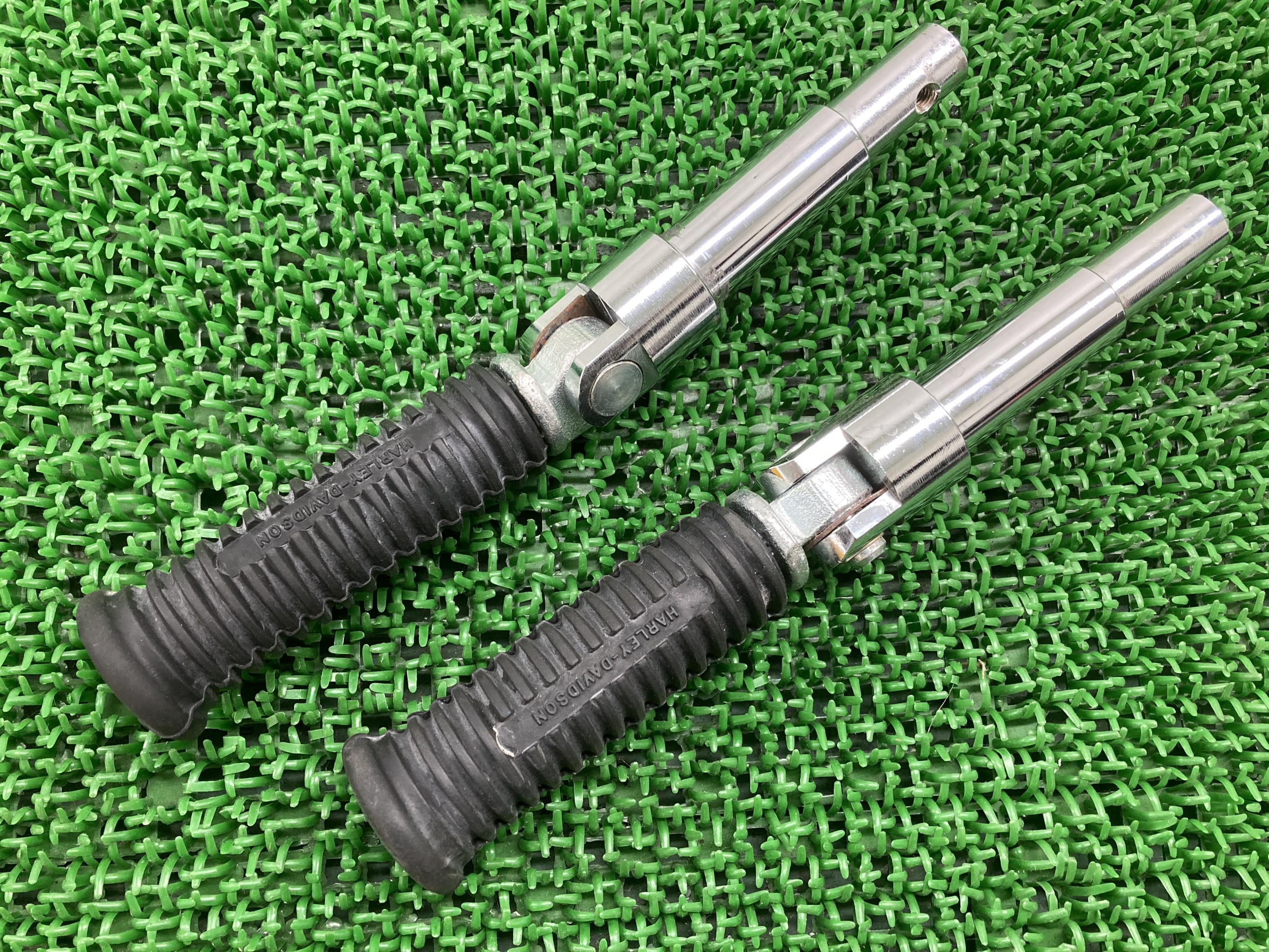 VRSCA1130ハイウェイペグ左右5HD1HAZ433K845***ハーレー純正バイク部品2003年式外しVロッドV-RODステップペグ曲がり無し車検Genu...