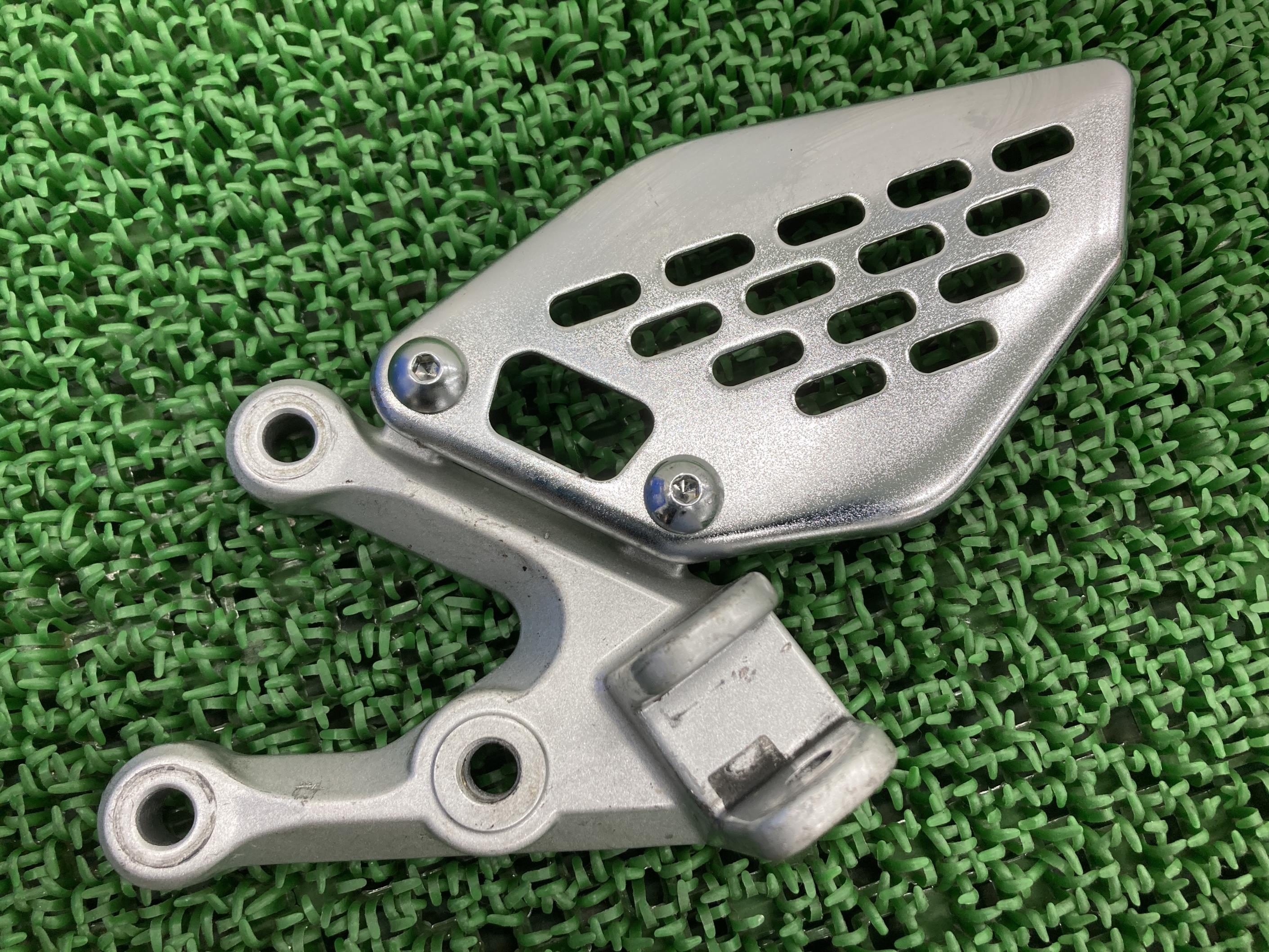 YZF-R25 ステップホルダー 左 ヤマハ 純正 バイク 部品 RG10J ヒールガード 曲がり無し 品薄 希少 車検 Genuine 【中古】 7