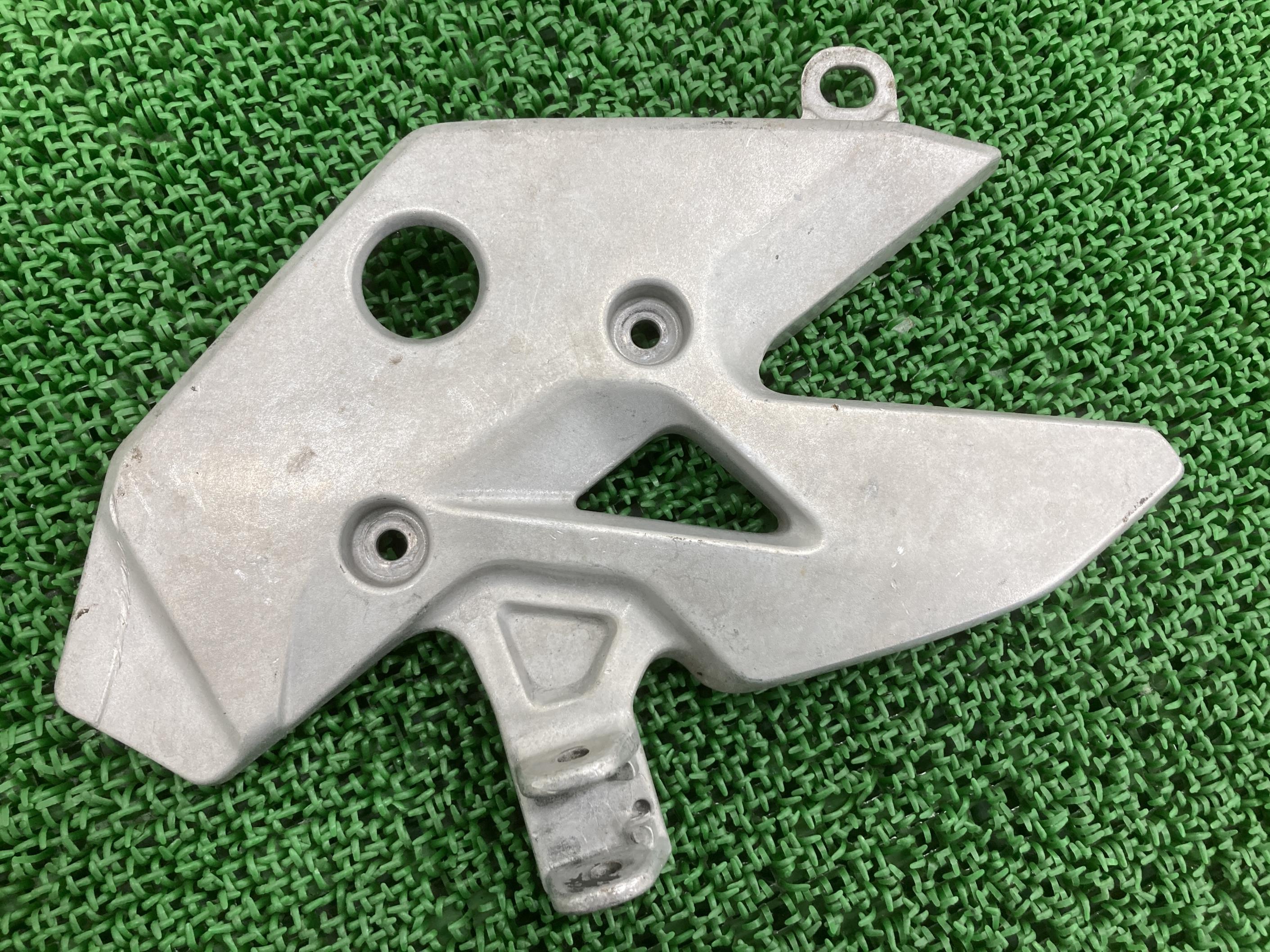 CBR400R ステップホルダー 左 ホンダ 純正 バイク 部品 NC47 前期 曲がり無し 希少品 品薄 車検 Genuine 【中古】 66