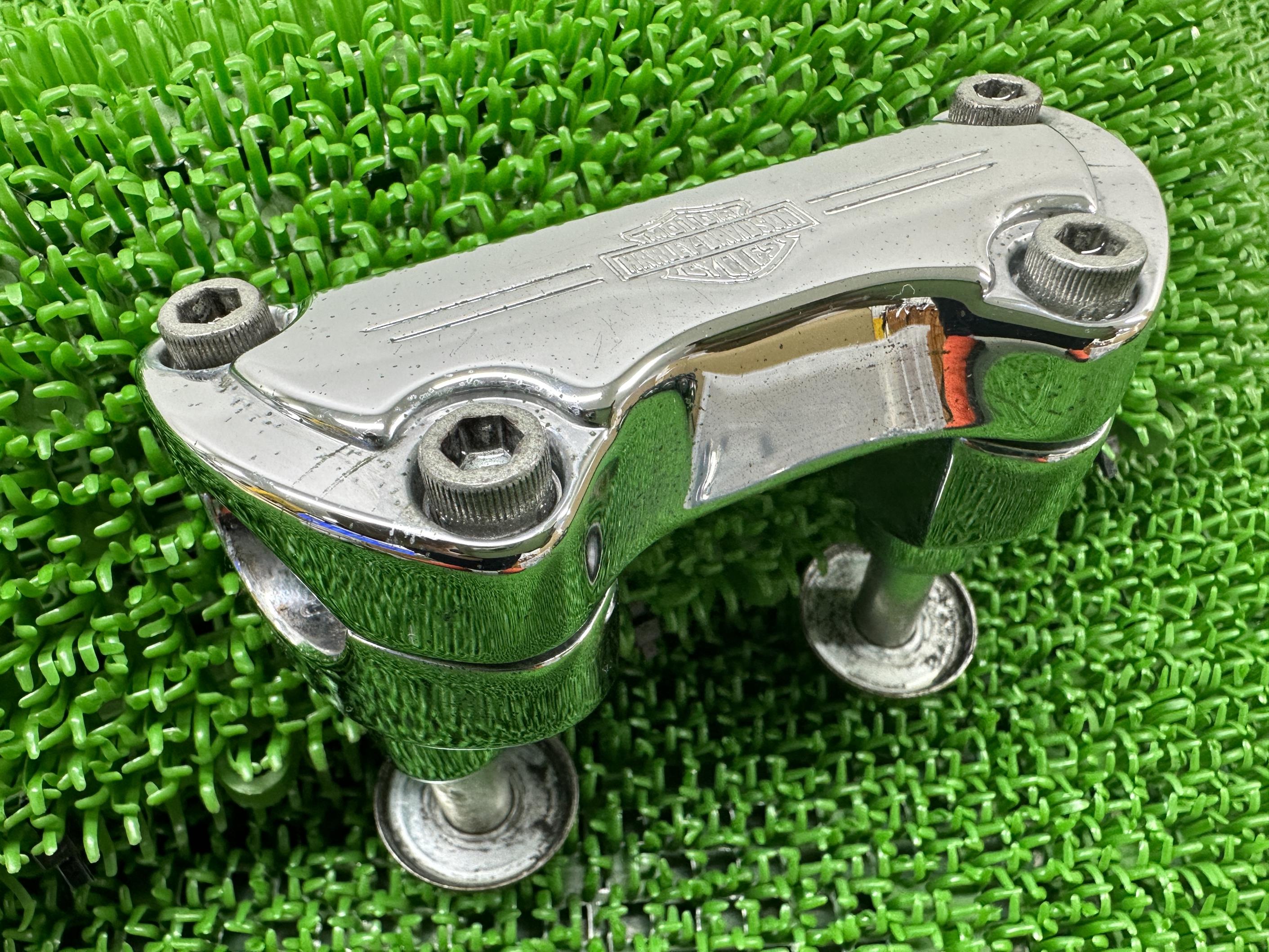 ソフテイルハンドルポストハーレー純正バイク部品エボ1インチハンドル用クランプライザースポーツスター車検Genuine【中古】 85