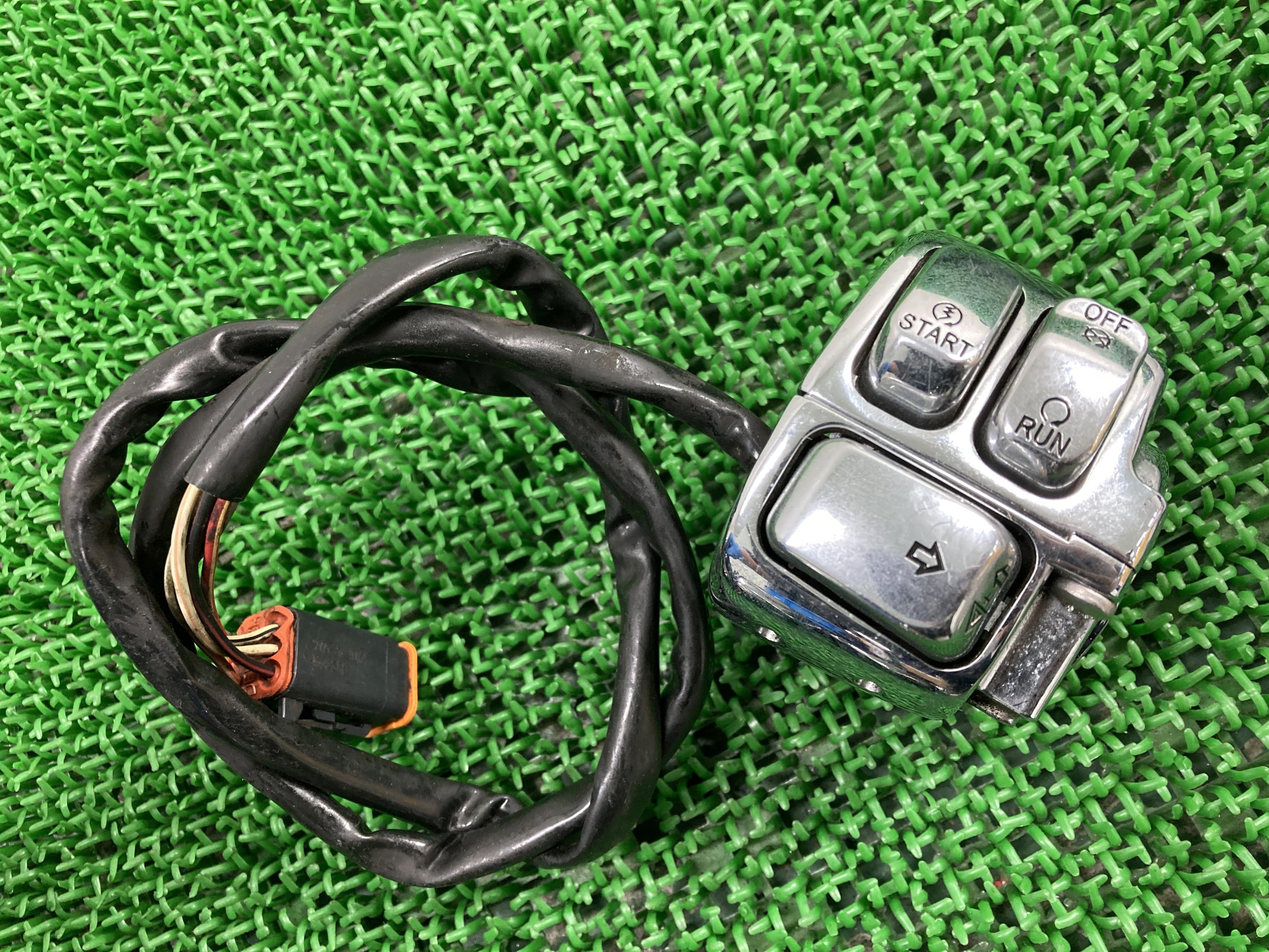 ソフテイルハンドルスイッチ右ハーレー純正バイク部品エボEVOTC88FLSTFXST車検Genuine【中古】 42