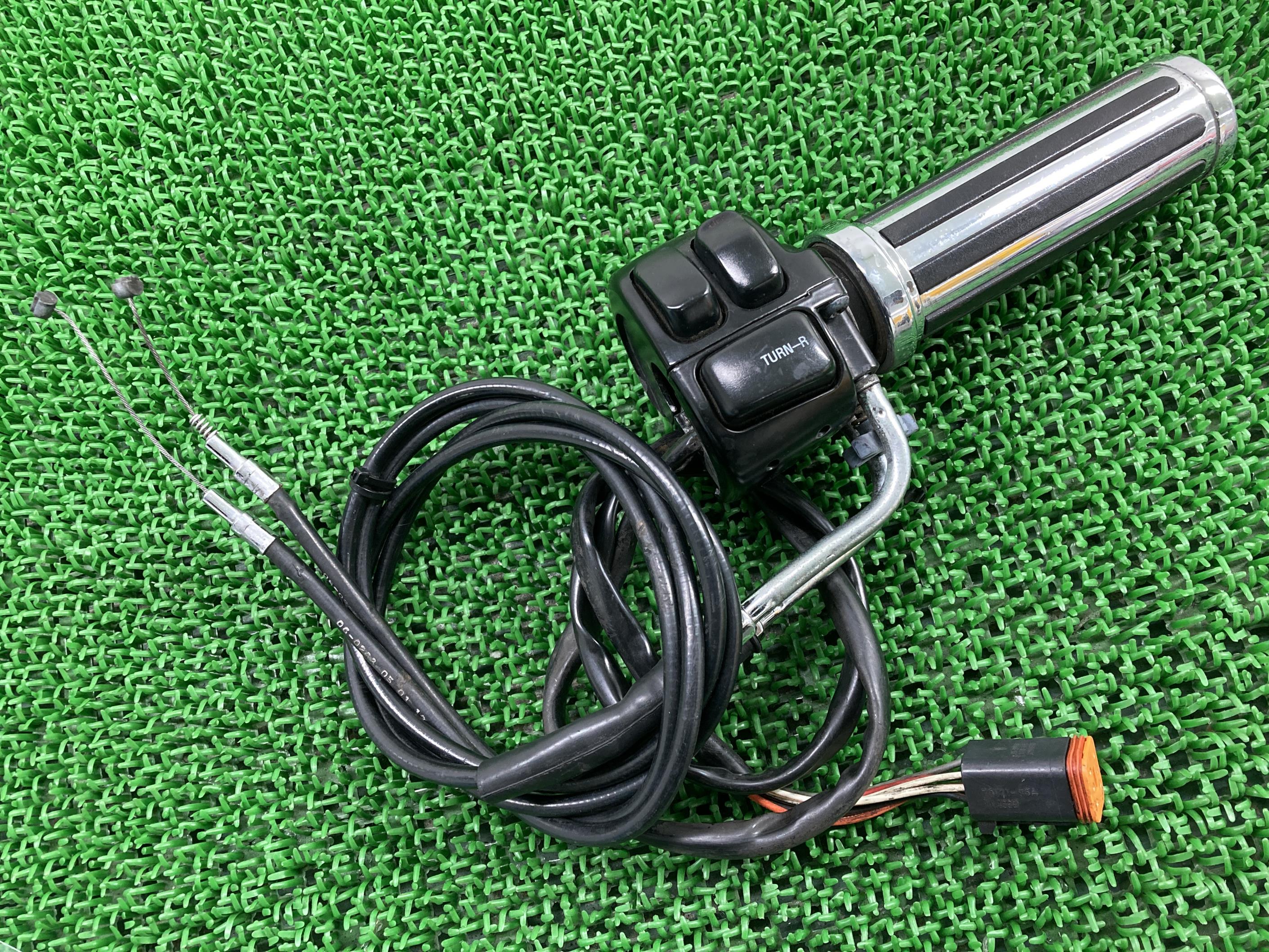 ソフテイルハンドルスイッチ右ハーレー純正バイク部品エボEVOTC88FLSTFXST車検Genuine【中古】 38