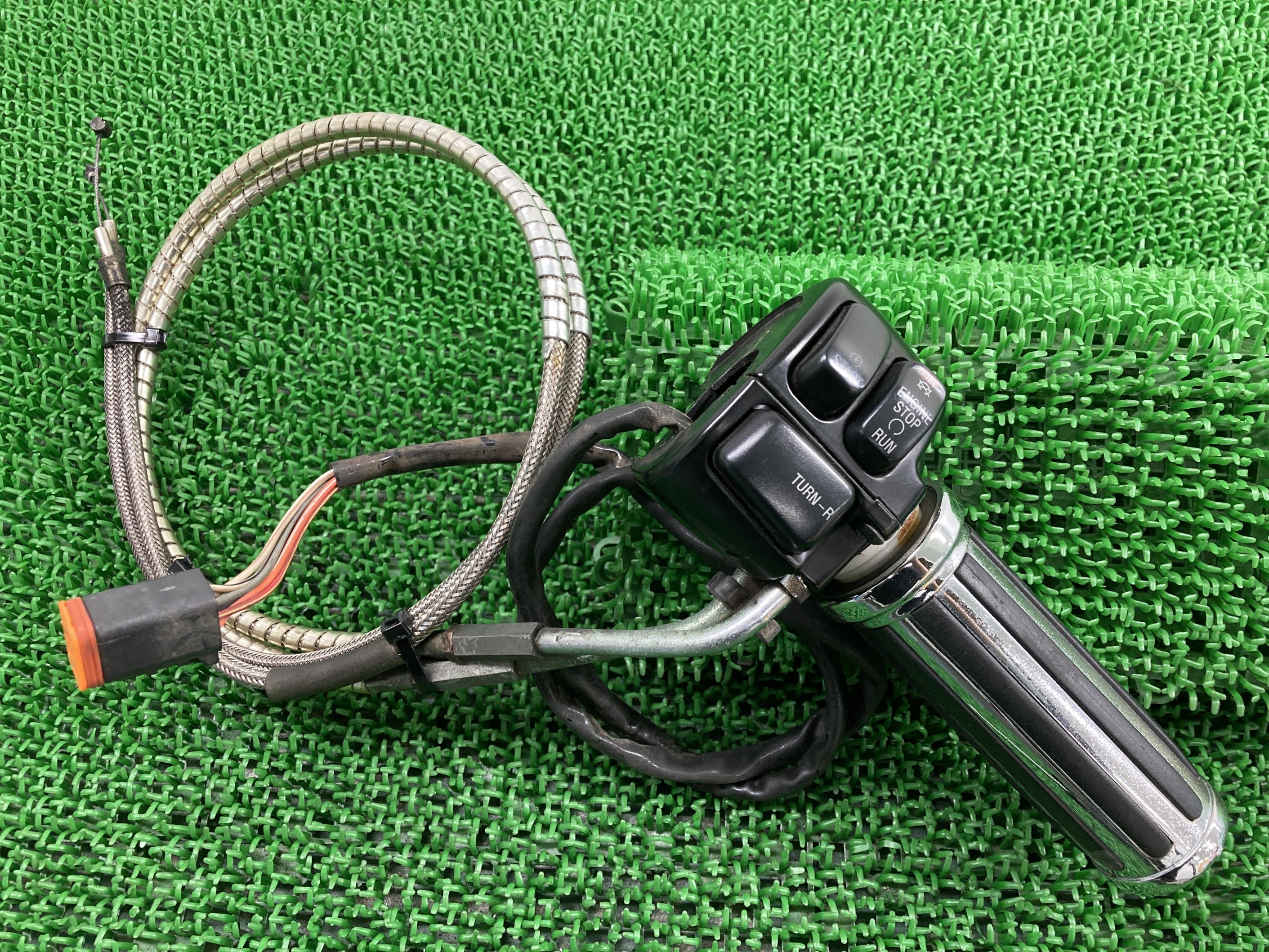 ソフテイルハンドルスイッチ右ハーレー純正バイク部品エボEVOTC88FLSTFXST車検Genuine【中古】 36