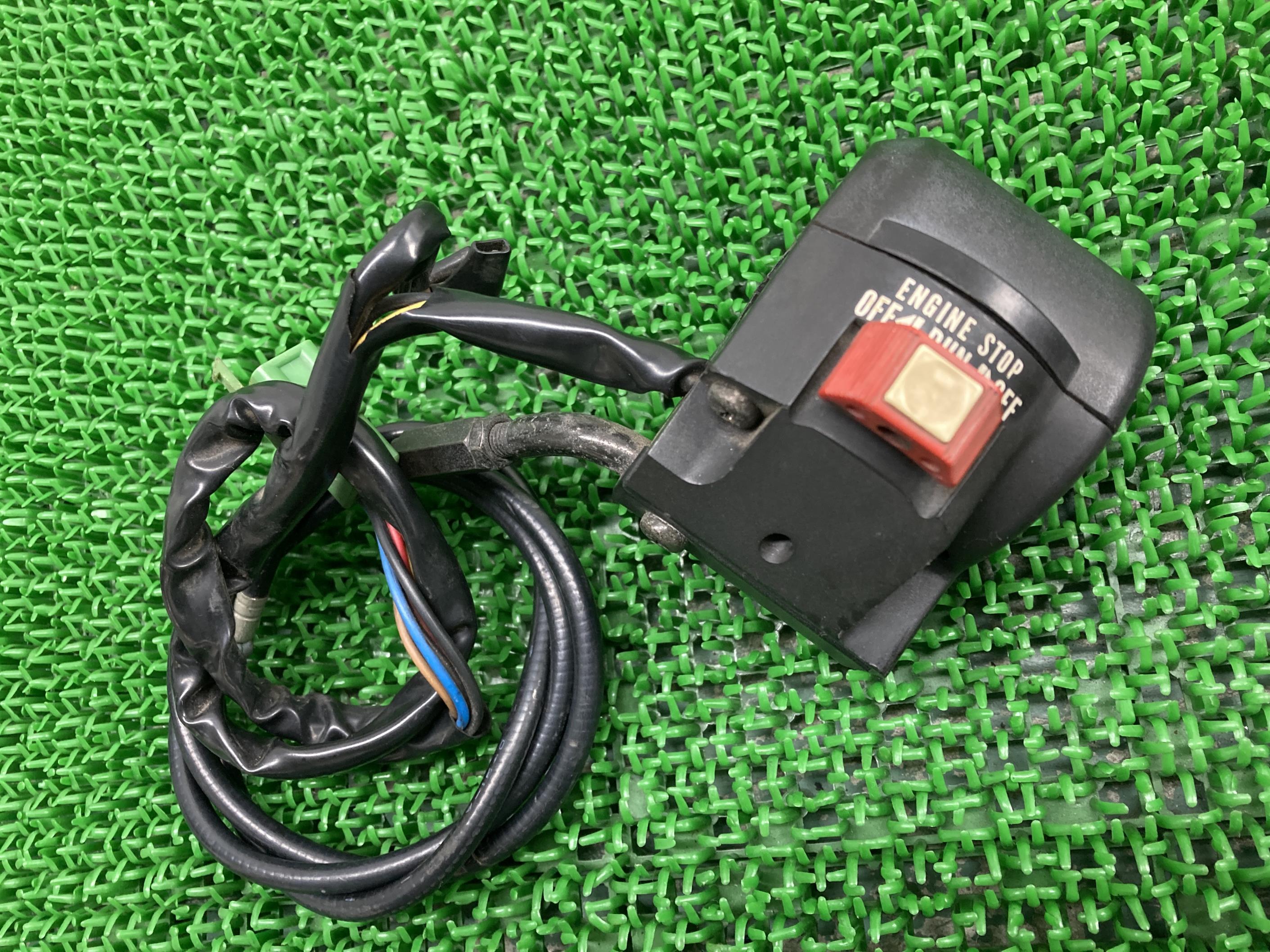 Z750GPハンドルスイッチ右カワサキ純正バイク部品KZ750E当時物割れ欠け無し品薄希少品車検Genuine【中古】 54