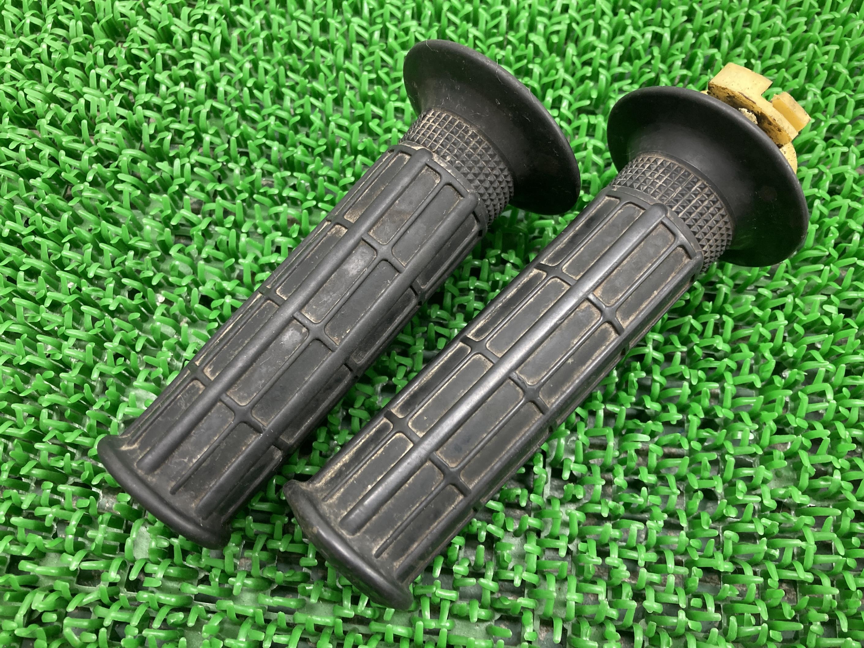 Z750GPハンドルグリップ左右カワサキ純正バイク部品KZ750E当時物スロットルコーン破れ無し車検Genuine【中古】 53