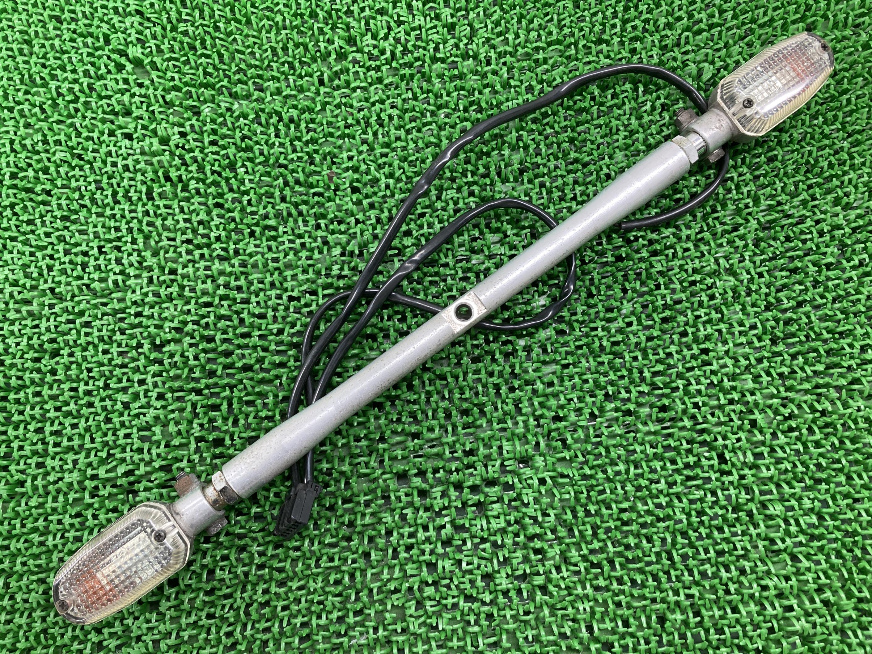 CGC製ハーレー フロントウインカー 左右 社外 バイク 部品 250型 ステー アルミ スポーツスター ダイナ ソフテイル 【中古】 60