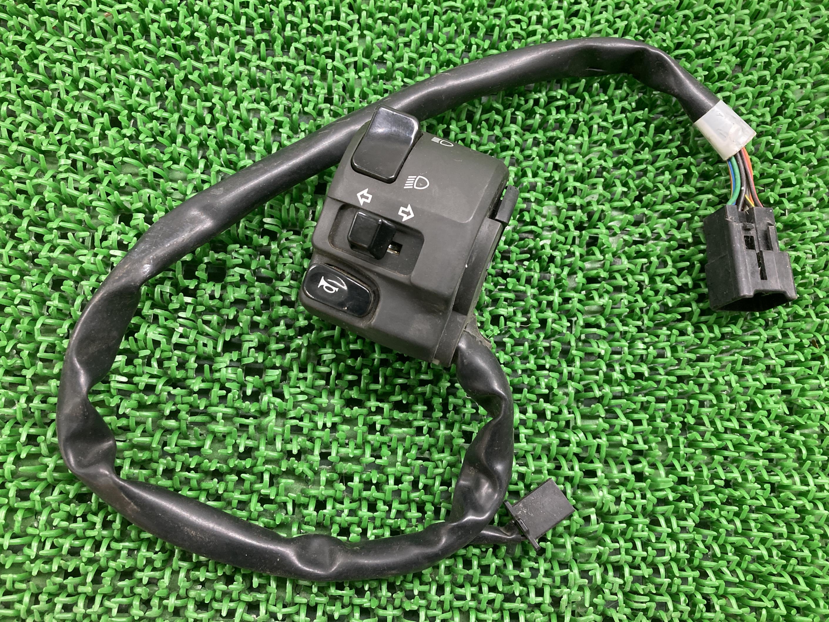 NINJA400ハンドルスイッチ左カワサキ純正バイク部品EX400Gウインカースイッチニンジャ400割れ欠け無し品薄希少品車検Genuine【中古】 49