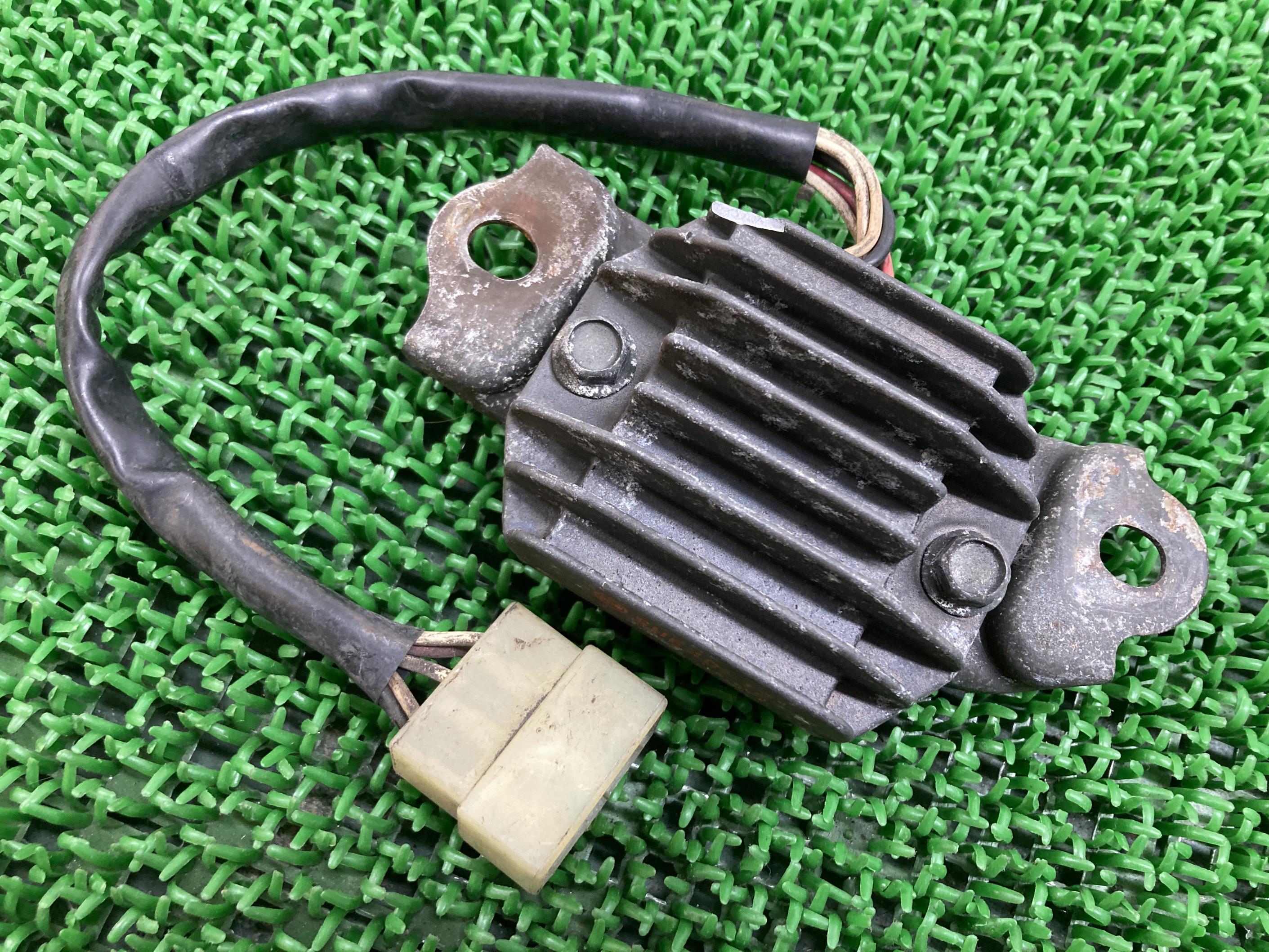 SR400 レギュレター ヤマハ 純正 バイク 部品 RH01J ステー レクチファイアー レギュレーター 機能的問題なし 車検 Genuine 【中古】 23