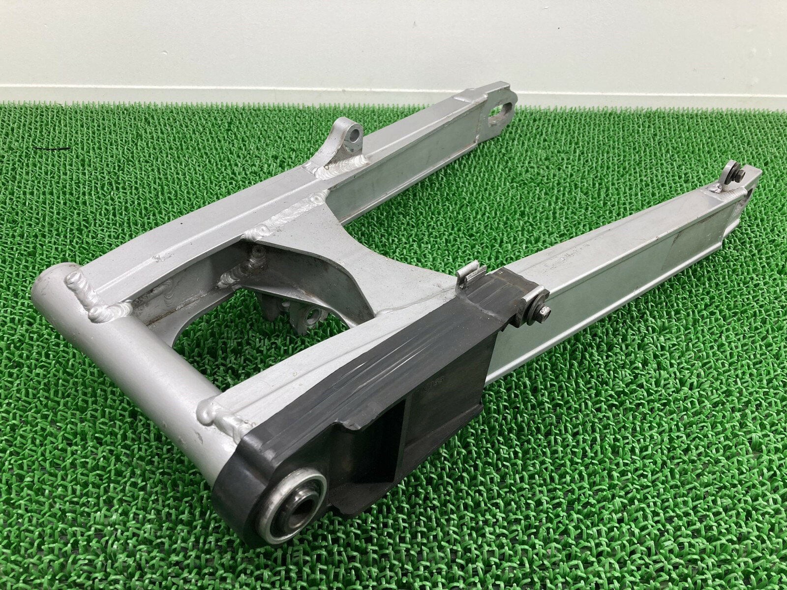 GPZ400R スイングアーム ZX400D-026*** カワサキ 純正 バイク 部品 ZX400D-026 曲がり無し 品薄 希少品 車検 Genuine ...