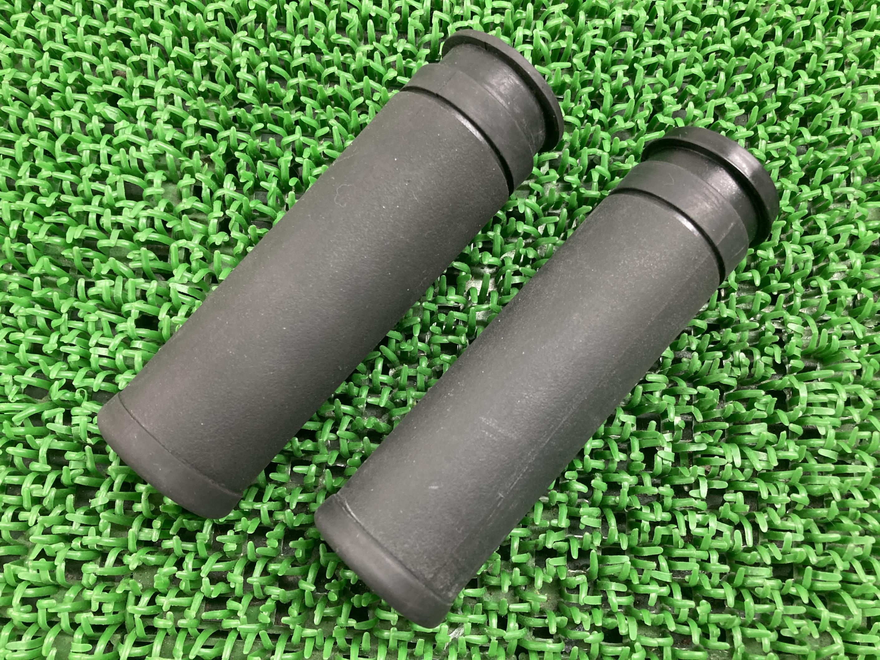 FXBB1750ハンドルグリップ左右5HD1YJJE1JC045***ハーレー純正バイク部品2018年式外しソフテイルストリートボブ電子スロットルコーン破れ無し...