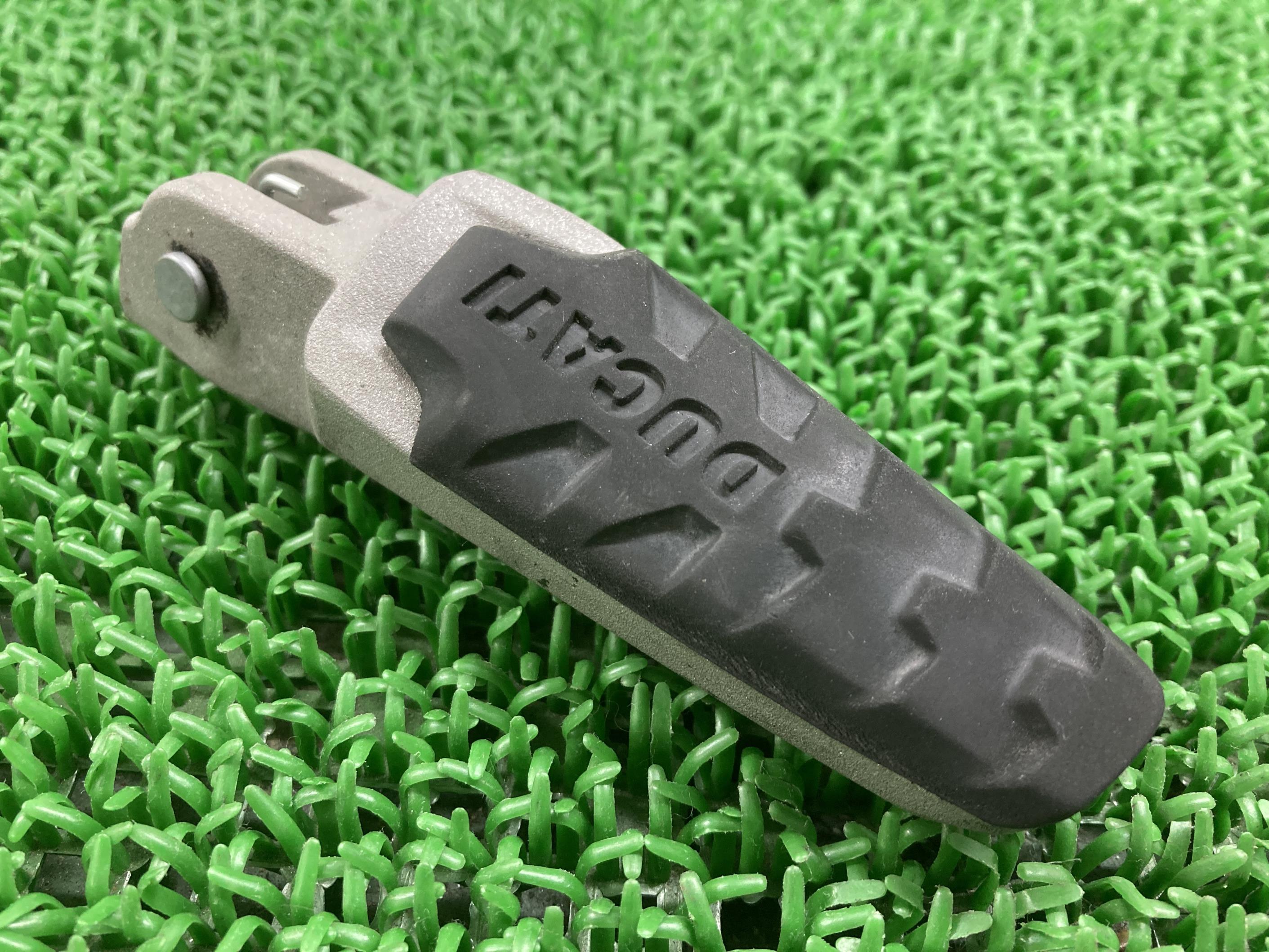 モンスタープラスステップペグ左ドゥカティ純正バイク部品2023年式外しMonster937メインステップペイント素材に曲がり無し品薄車検Genuine【中古】 ...