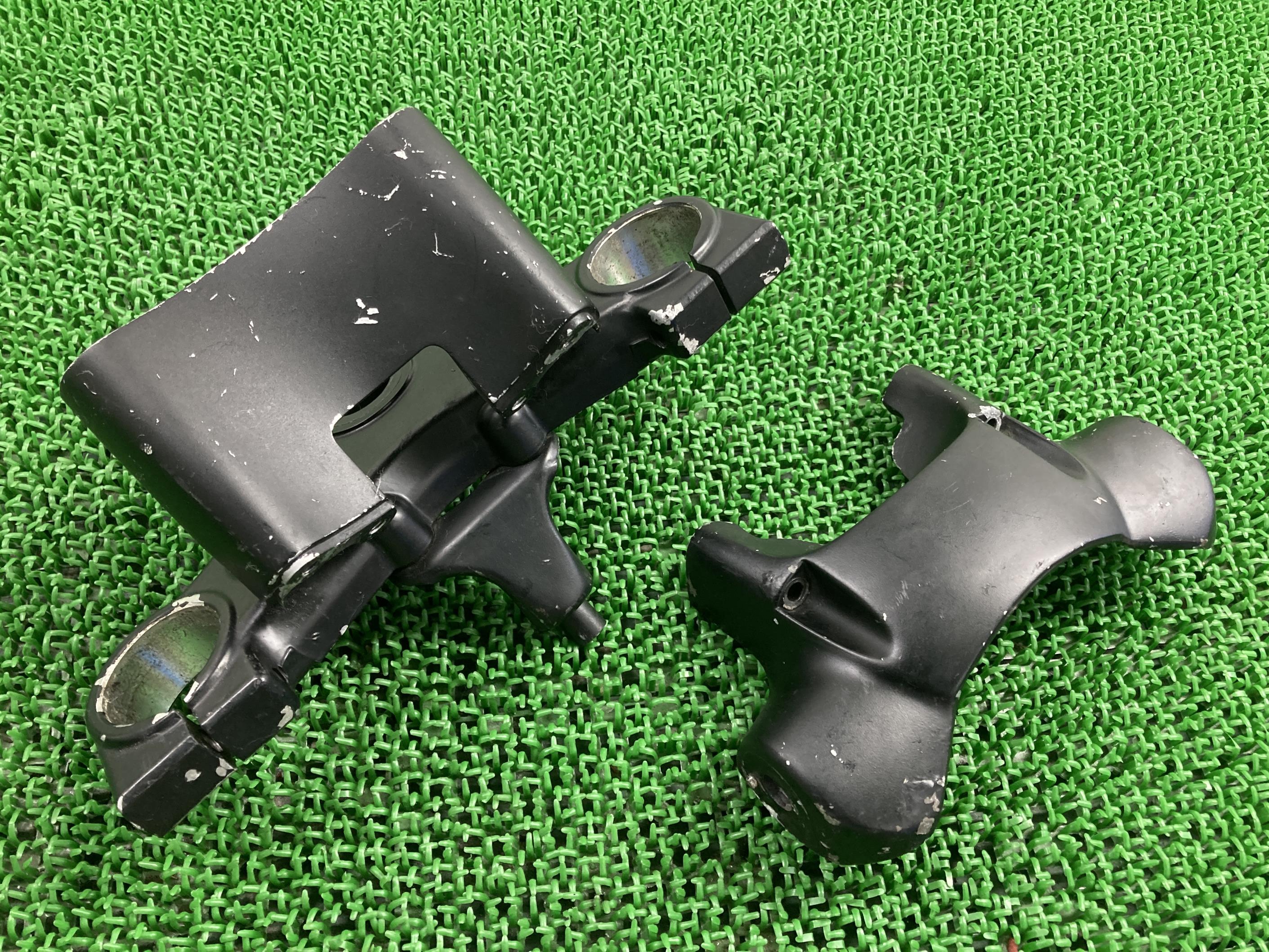 V-MAX ハンドルポスト ヤマハ 純正 バイク 部品 トップブリッジ ウインカーステー 曲がり無し ペイント素材に 車検 Genuine 【中古】 88