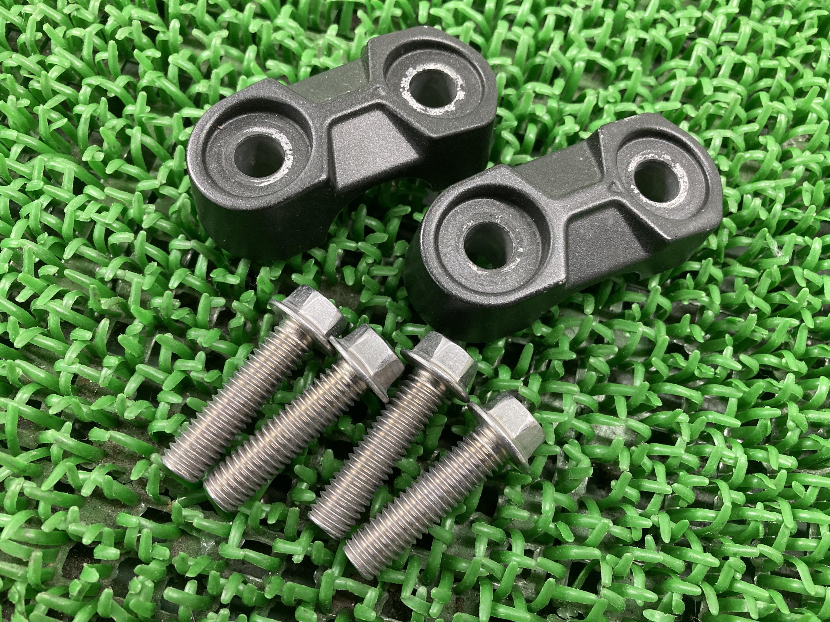 Z400ハンドルクランプ左右カワサキ純正バイク部品EX400GEX400Lポストコンディション良好曲がり無し品薄車検Genuine【中古】 74