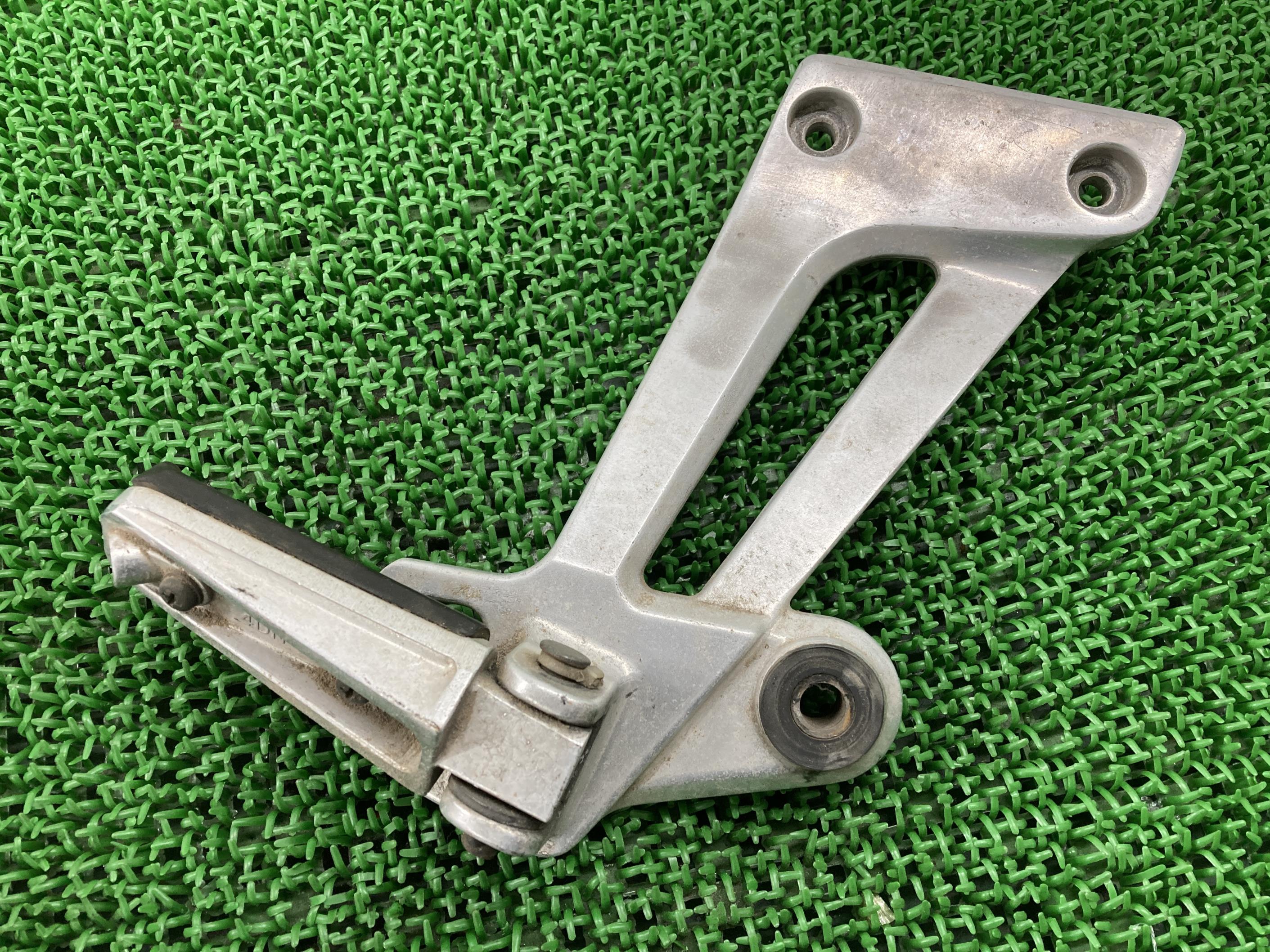 XJR1200 タンデムステップ 右 -008*** ヤマハ 純正 バイク 部品 1999年式外し 曲がり無し 品薄 希少品 車検 Genuine 【中古】 5...