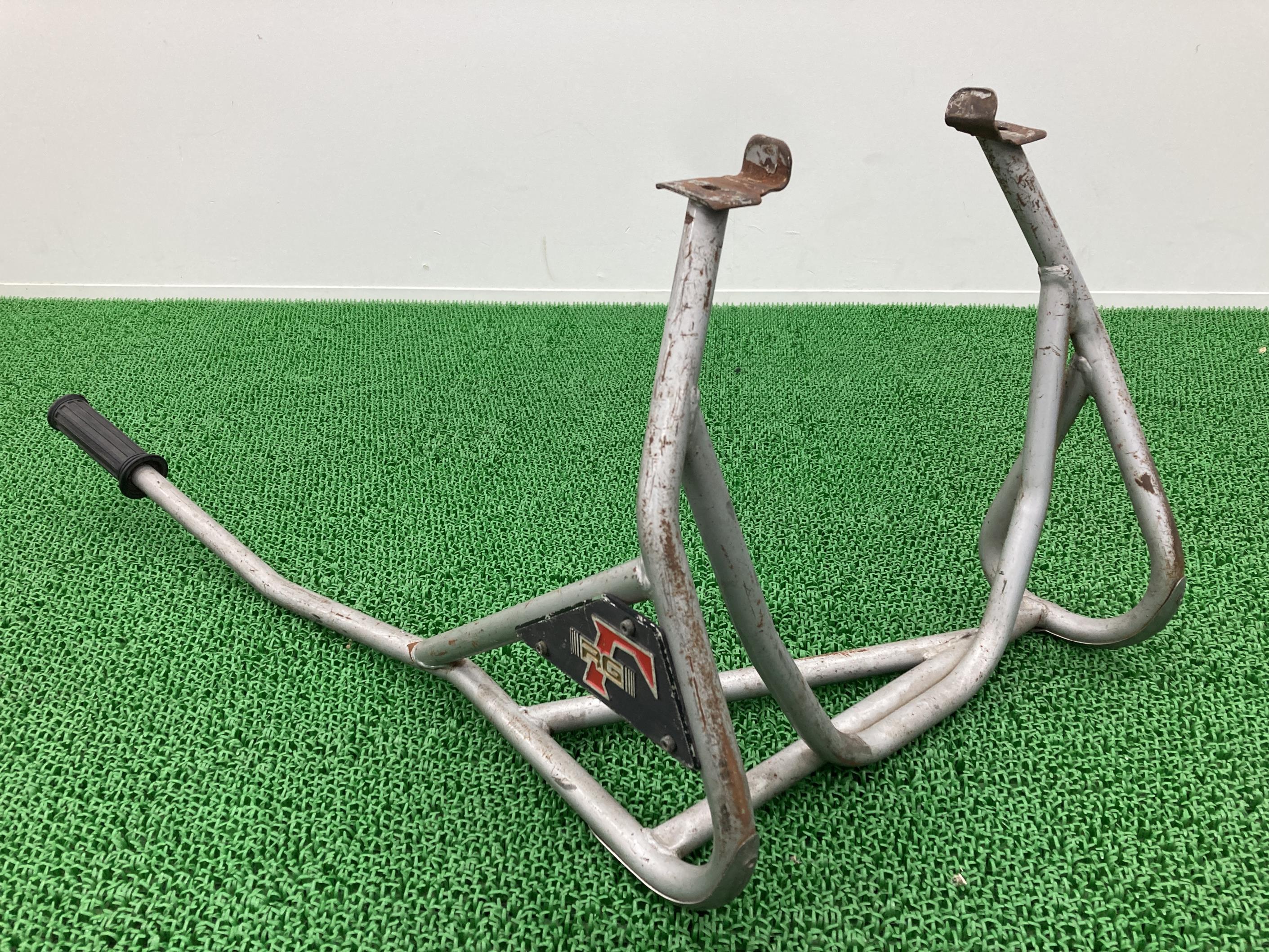 RG400ガンマメンテナンススタンドスズキ純正バイク部品RG250ガンマGAMMAレーシングスタンドオプション当時物修復素材に車検Genuine【中古】 83