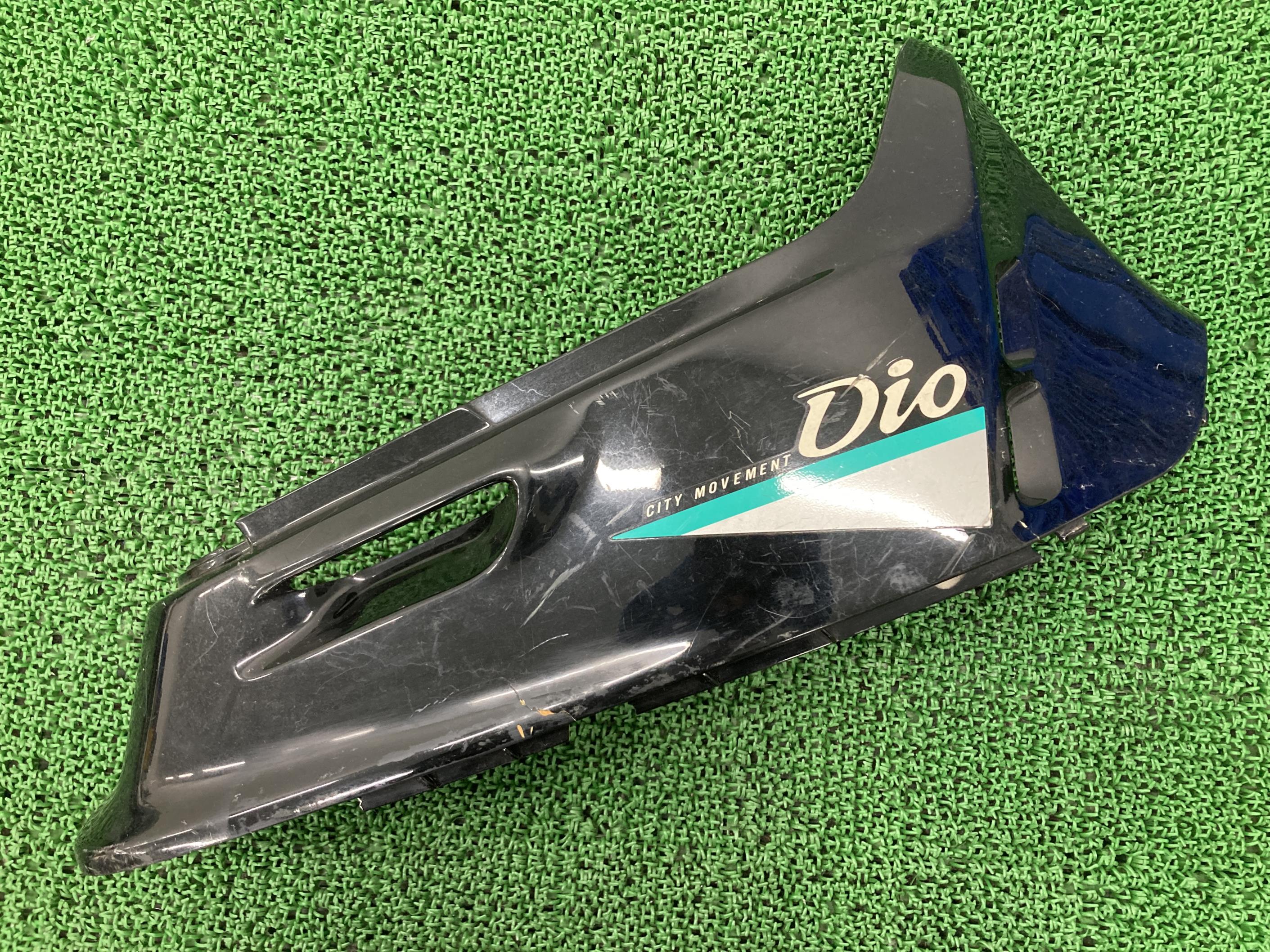 ディオ シートカウル 右 黒 ホンダ 純正 バイク 部品 AF18 テールカウル サイドカウル 修復素材に 品薄 車検 Genuine 【中古】 82