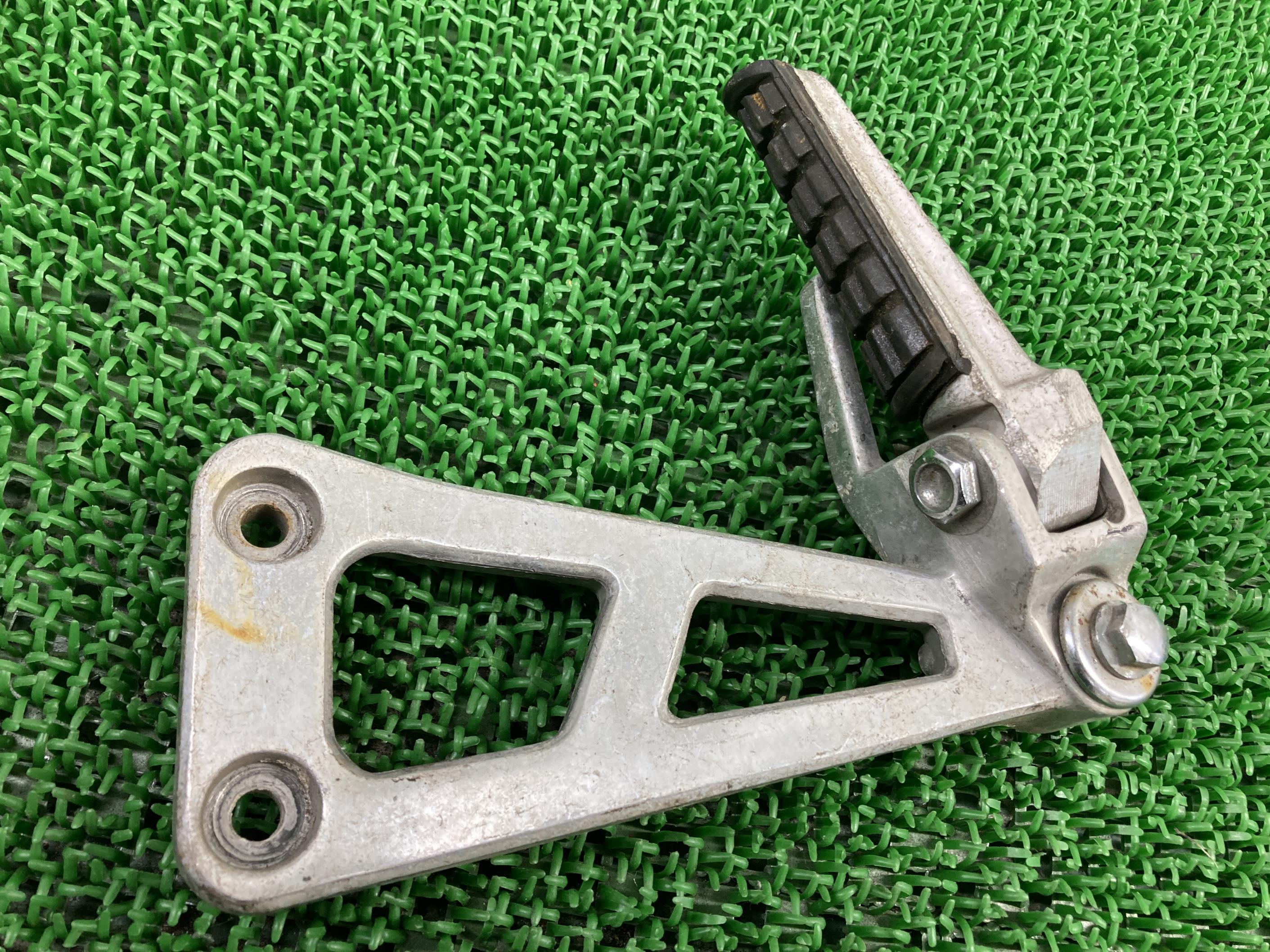 VF1000R タンデムステップ 左 ホンダ 純正 バイク 部品 SC16 当時物 曲がり無し 品薄 希少品 車検 Genuine 【中古】 76