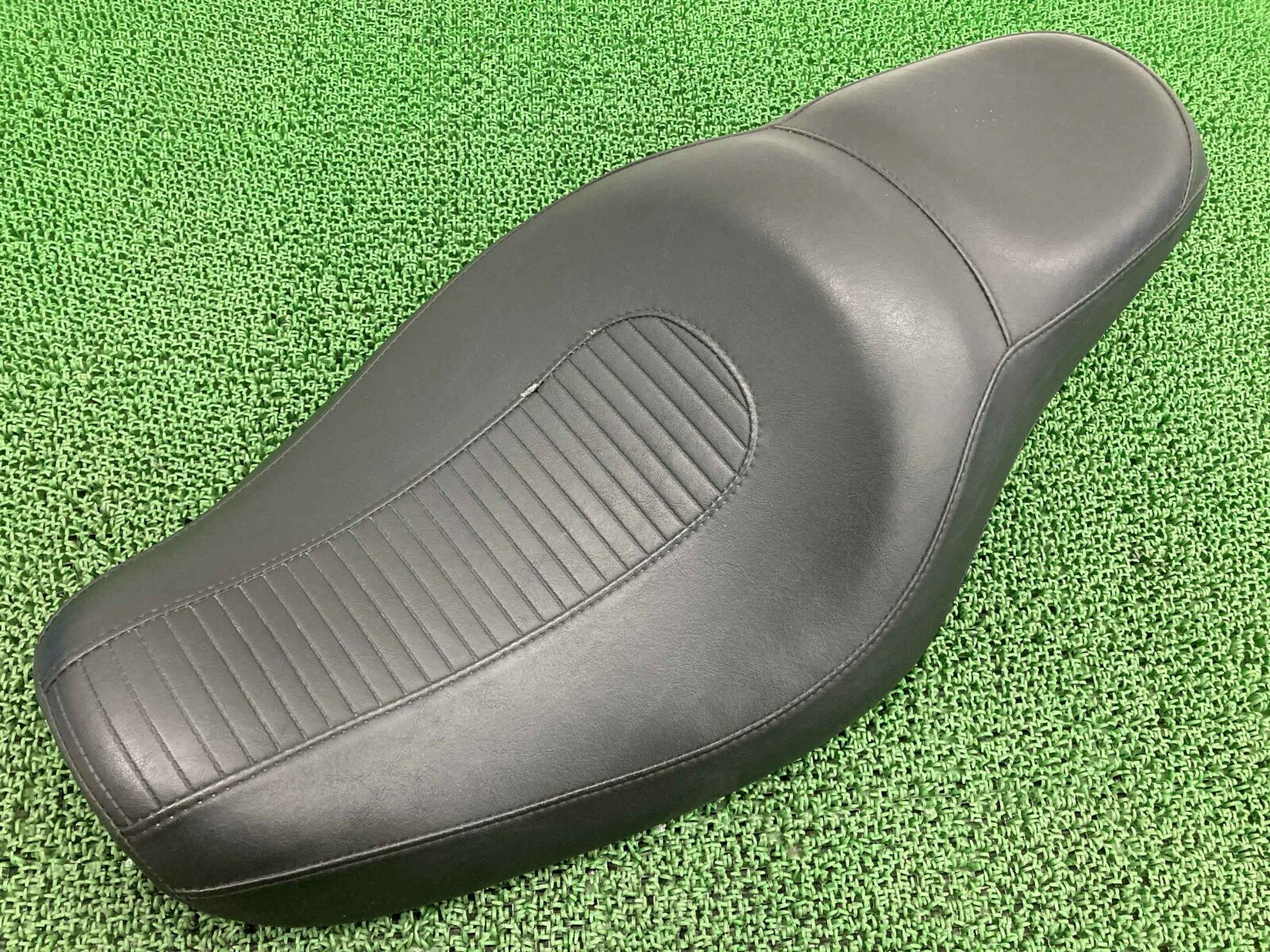 FXDL1450 シート ハーレー 純正 バイク 部品 ダイナ ローライダー 03-05年 修復素材や張り替えベースに 品薄 車検 Genuine 【中古】 Ou