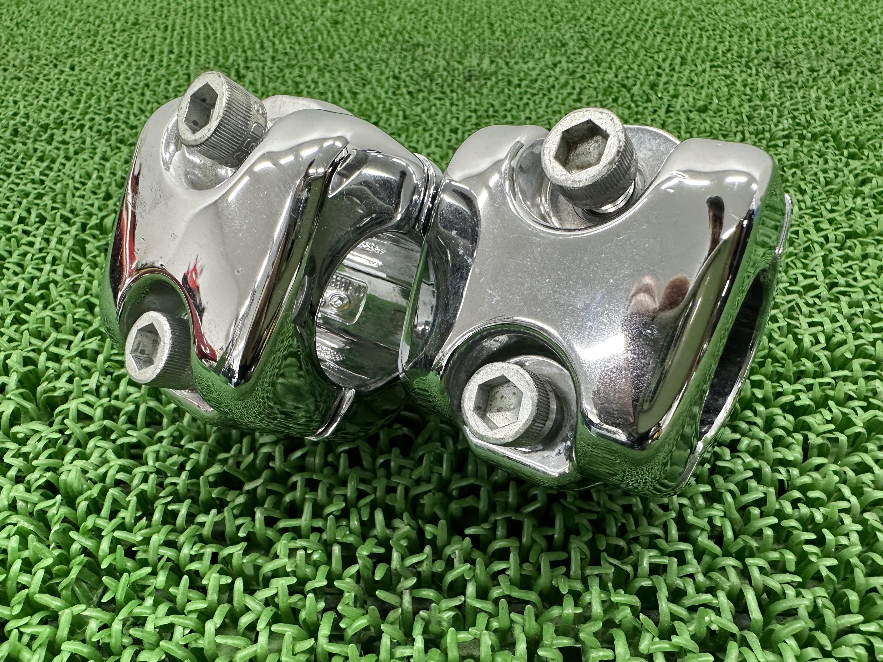 FLSTF1580 ハンドルポスト 左右 ハーレー 純正 バイク 部品 ファットボーイ ライザー ハンドルクランプ 1.25インチ 車検 Genuine 【中古...