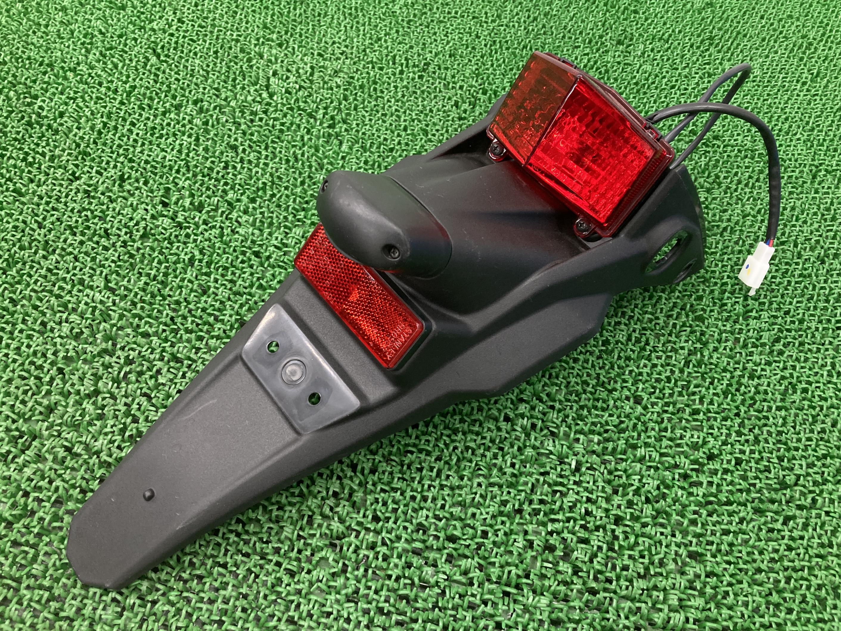 KLX230 リアフェンダー カワサキ 純正 バイク 部品 LX230A コンディション良好 テールランプ ナンバー灯 品薄 車検 Genuine 【中古】