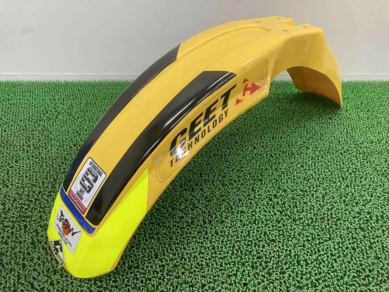 RMX250 フロントフェンダー 黄 27C0 スズキ 純正 バイク 部品 SJ14A ペイント素材に 割れ欠け無し 品薄 希少品 車検 Genuine 【中古】 eS