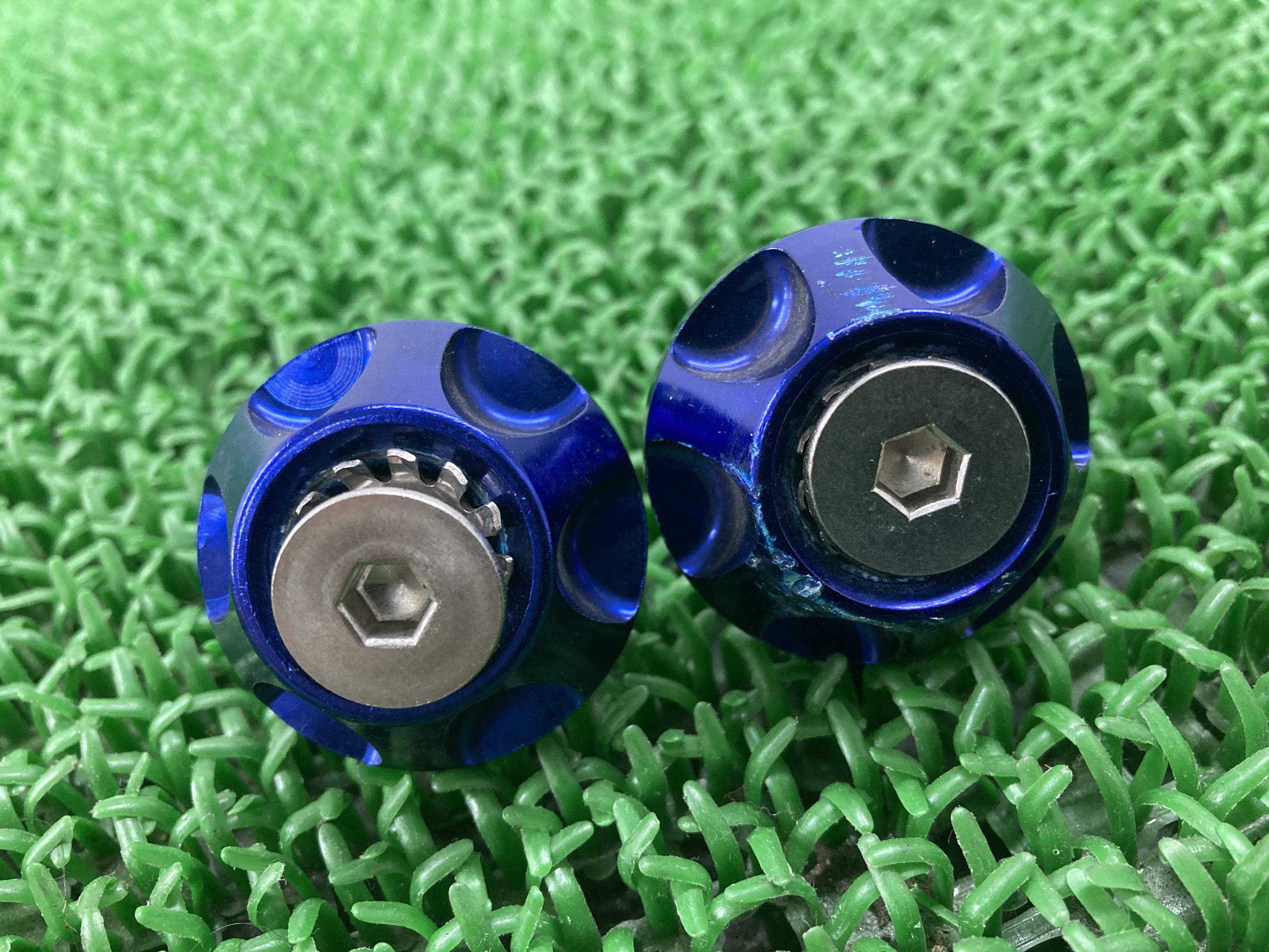 GSX-R1000ハンドルバーエンド左右JS1GT77A572105***社外バイク部品GT77Aグリップエンドアルミペイント素材に曲がり無し品薄【中古】 12