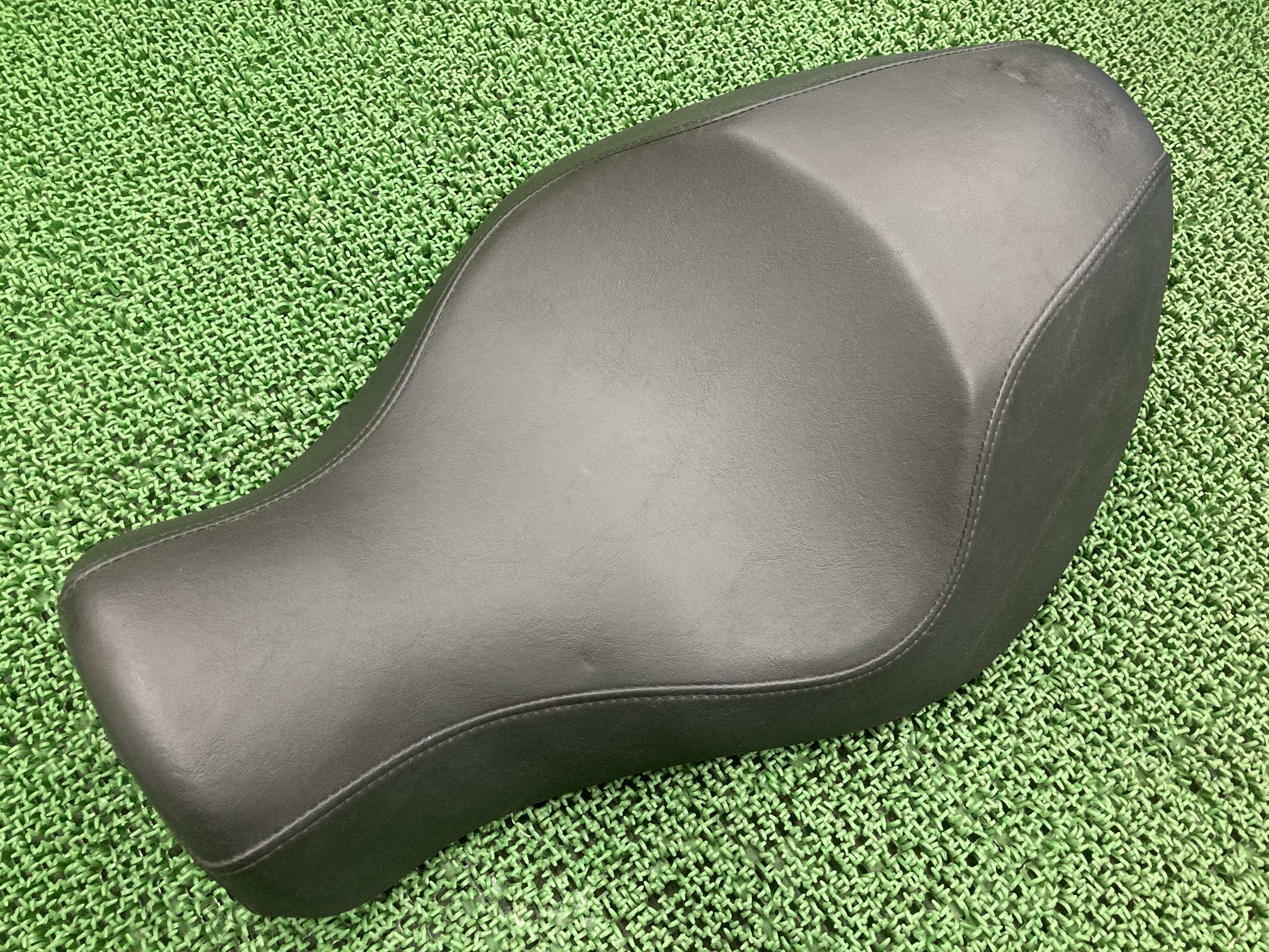 XL883L シート ハーレー 純正 バイク 部品 スポーツスター 883ロー メインシート 破れ無し 車検 Genuine 【中古】 68