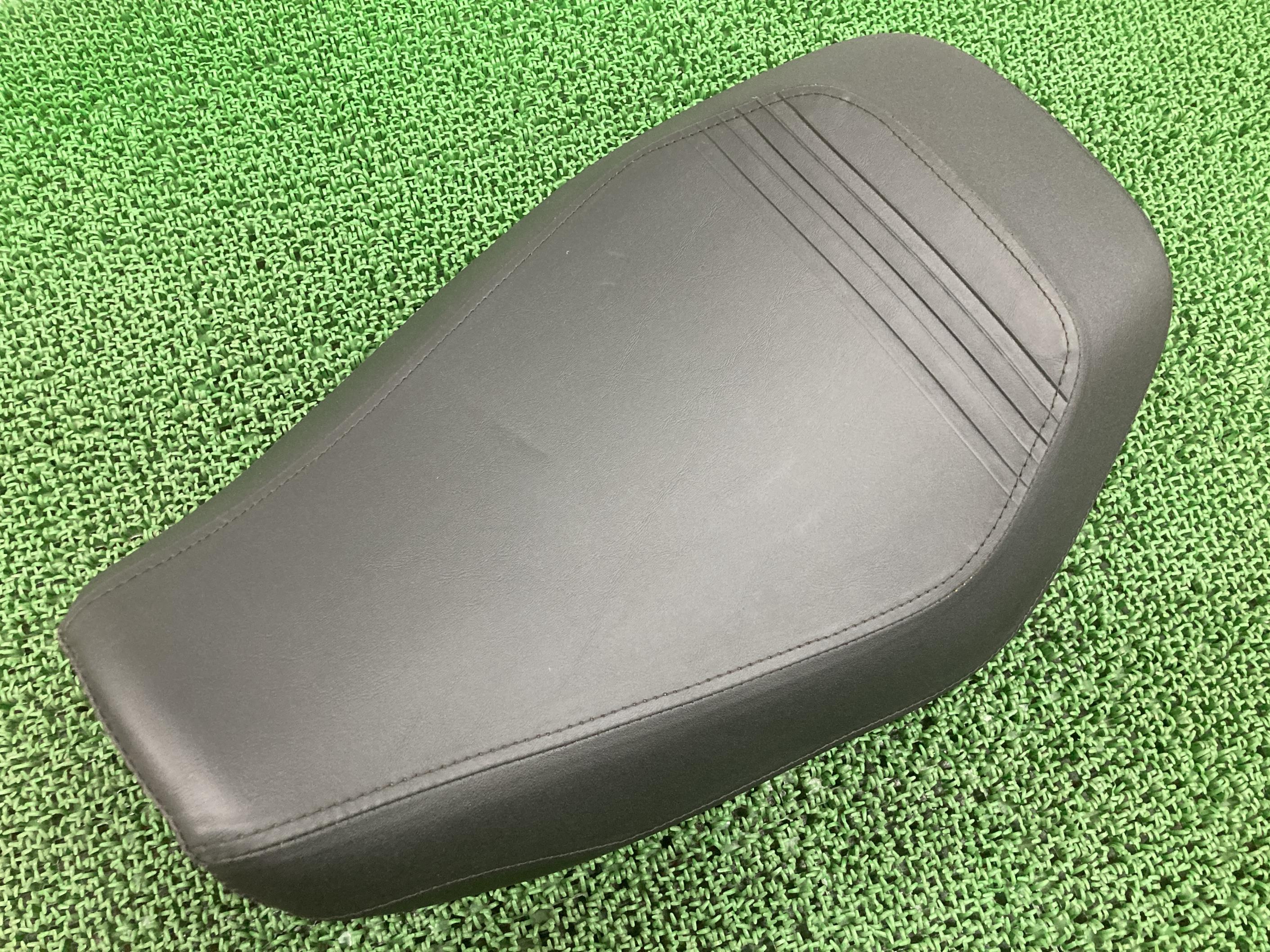 RH975 シート 5HD1ZH150NS315*** ハーレー 純正 バイク 部品 メインシート ナイトスター 修復素材や張り替えベースに 品薄 車検 Genuine 【中古】 64